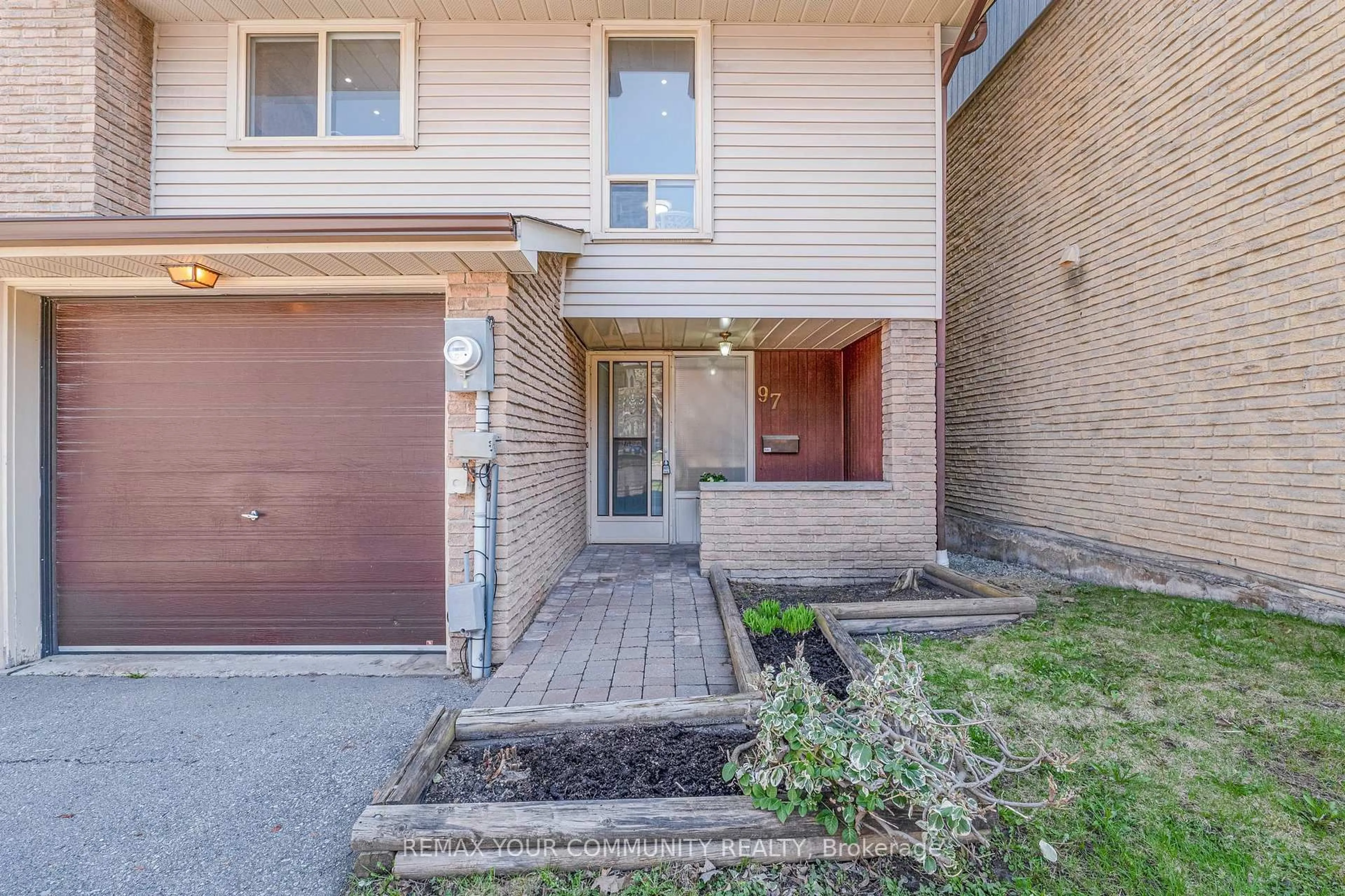 Unknown for 97 Poplar Cres #60, Aurora Ontario L4G 3M4