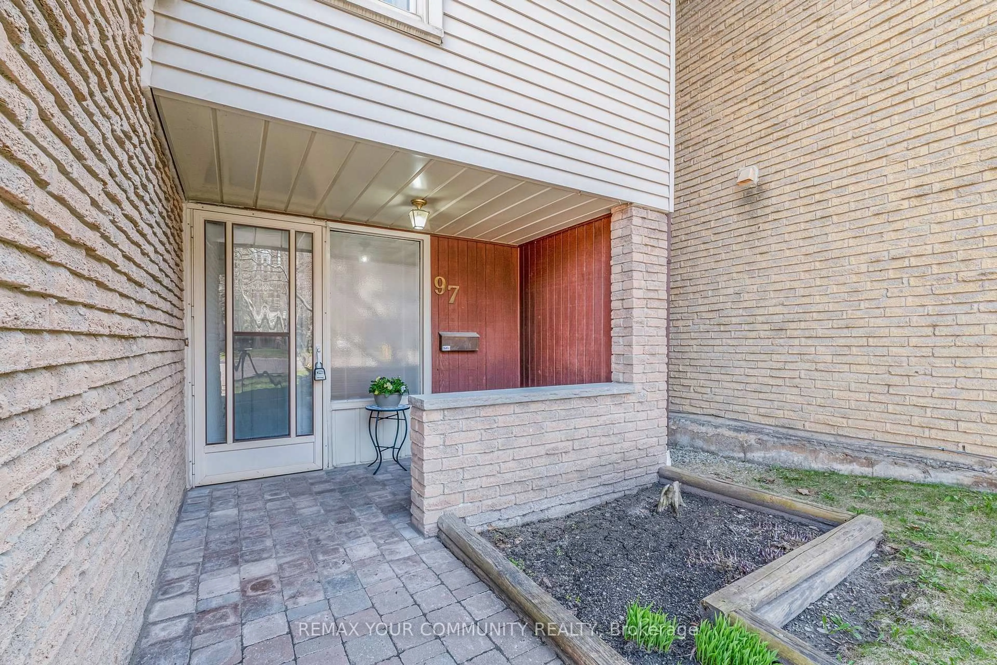 Unknown for 97 Poplar Cres #60, Aurora Ontario L4G 3M4