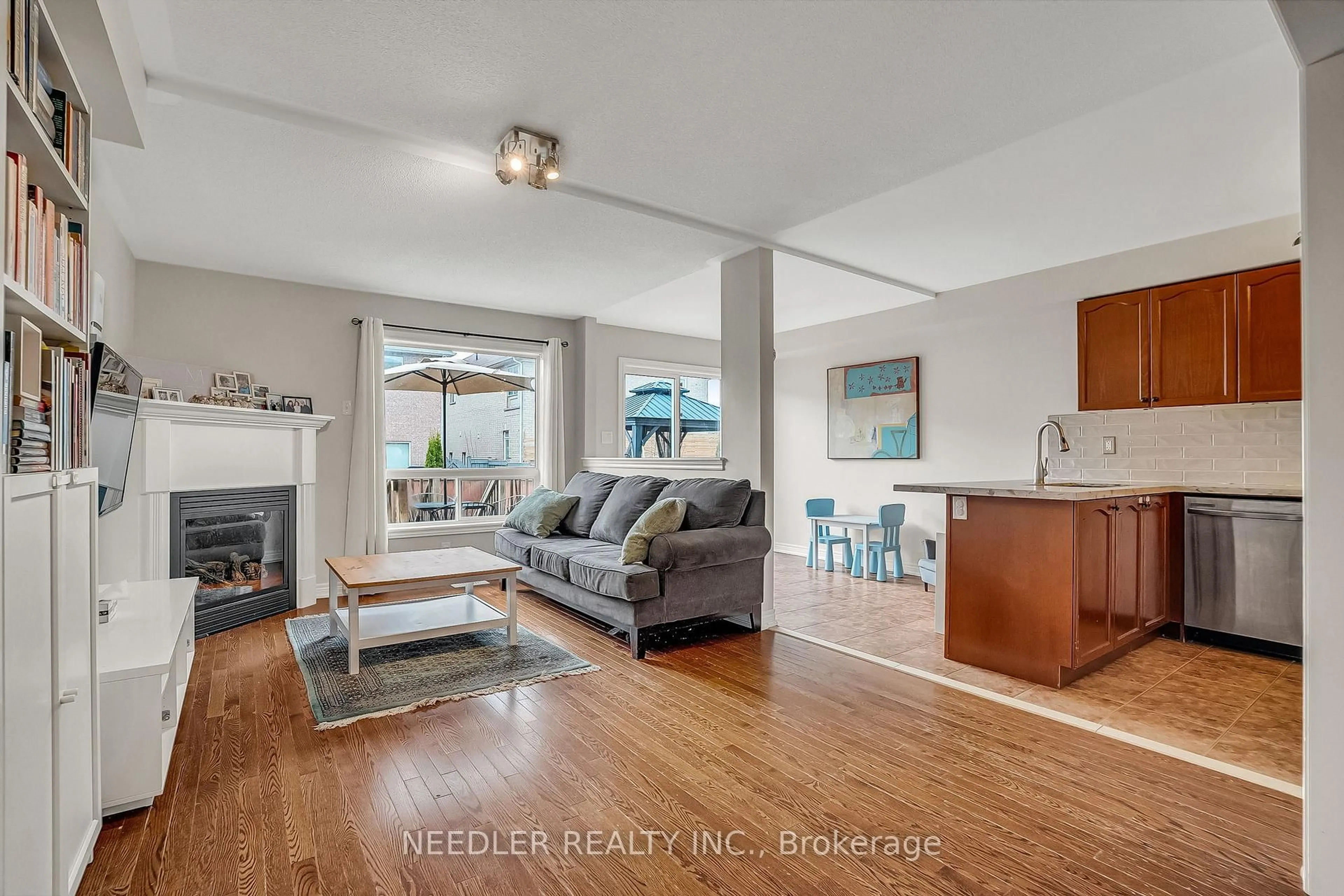 Living room with furniture, wood/laminate floor for 36 Wyndham Circ, Georgina Ontario L0E 1R0