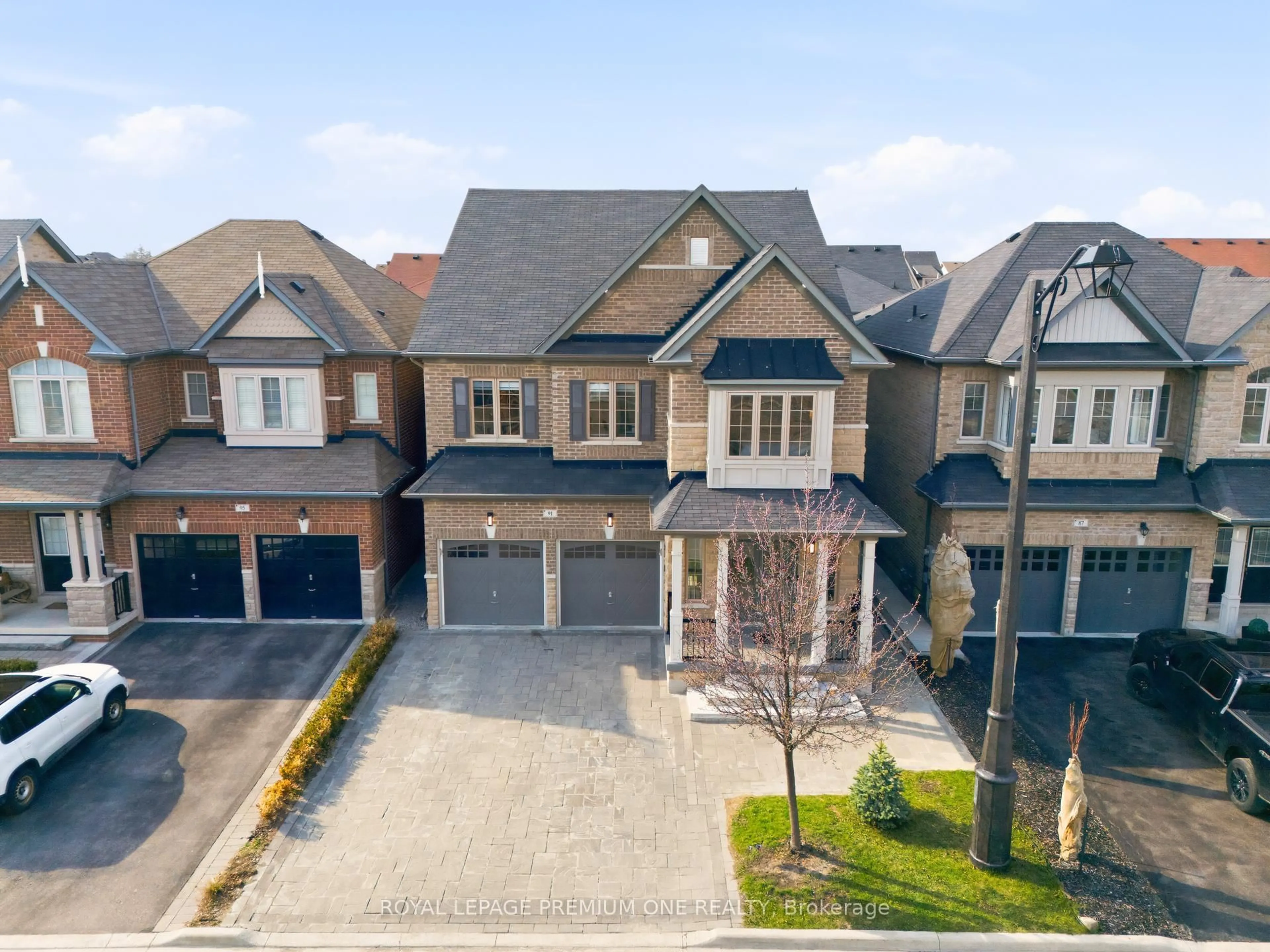 A pic from outside/outdoor area/front of a property/back of a property/a pic from drone, street for 91 Card Lumber Cres, Vaughan Ontario L4H 3Z1