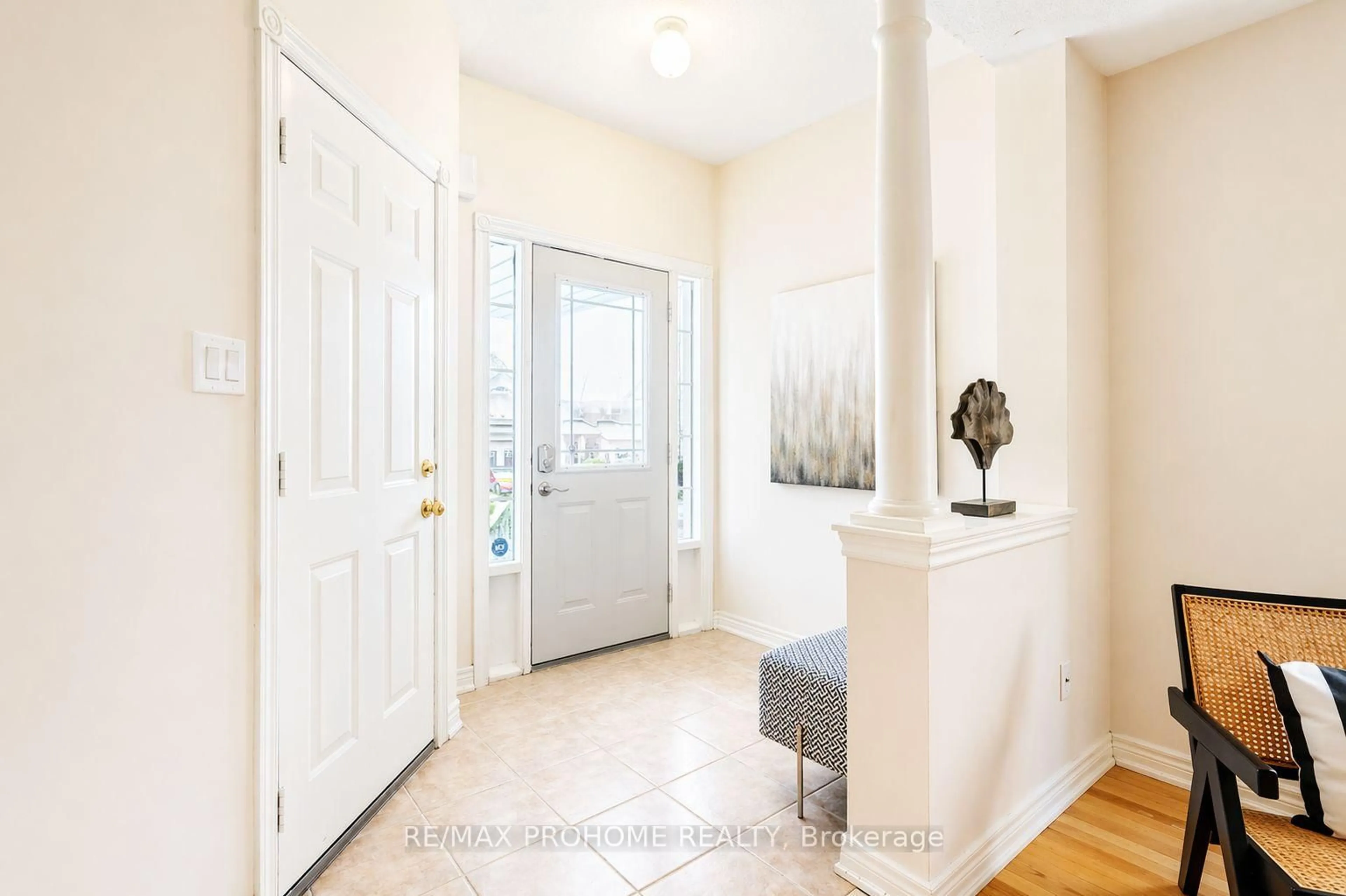 Indoor entryway for 34 Inverhuron St, Richmond Hill Ontario L4E 4H2