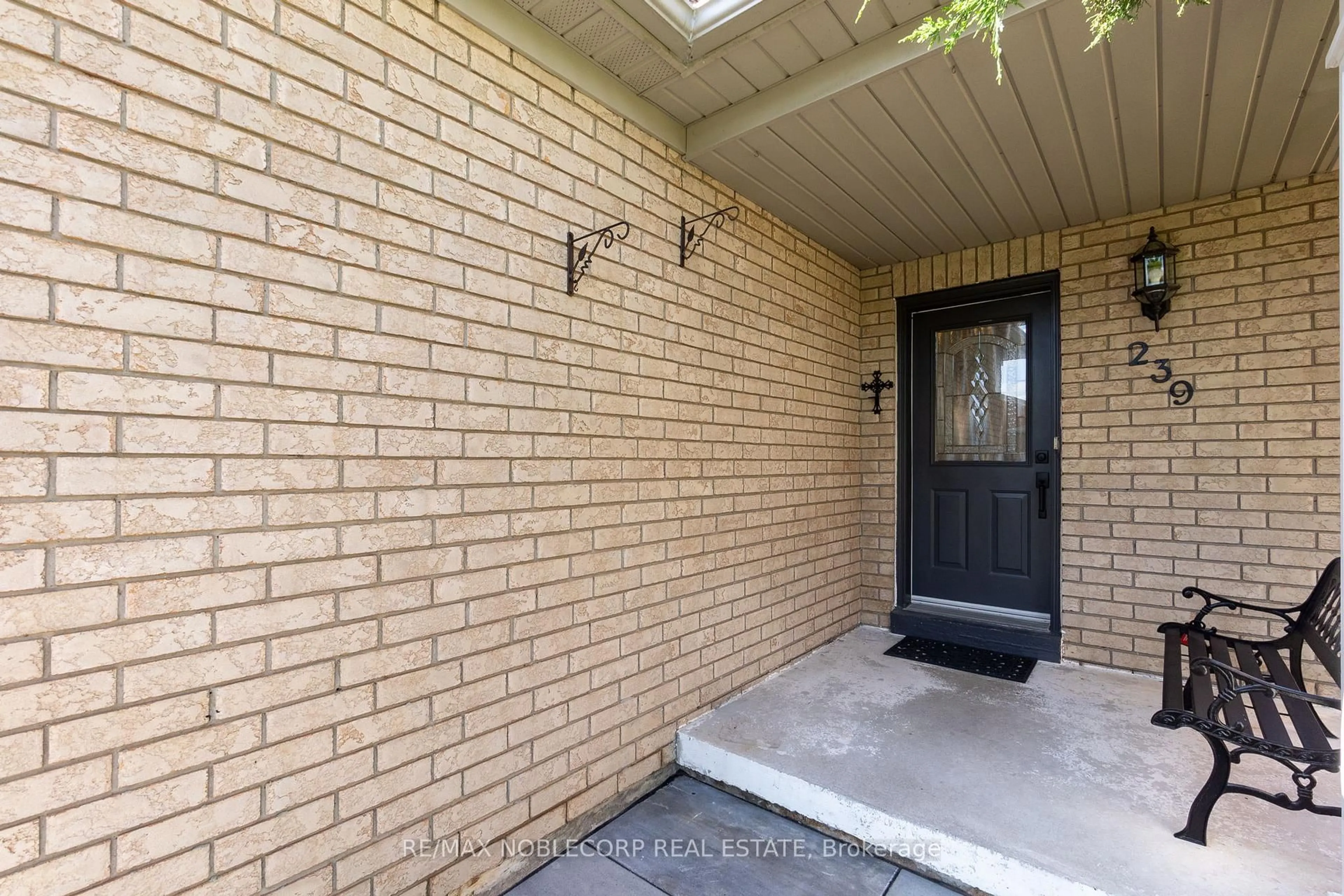 Indoor entryway for 239 Royal Appian Cres, Vaughan Ontario L4K 5L3