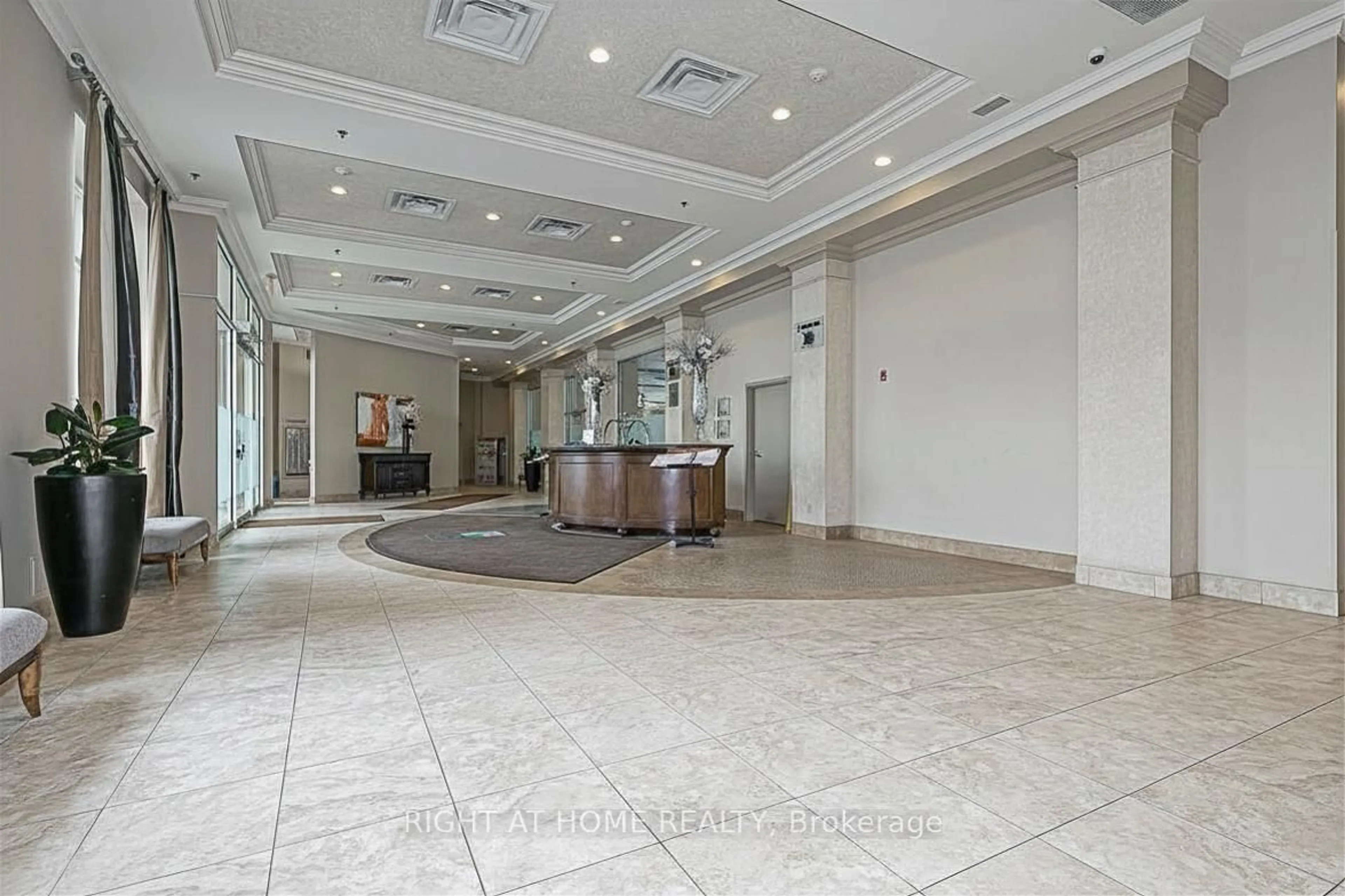 Indoor foyer for 8 Maison Parc Crt #305, Vaughan Ontario L4J 9K5