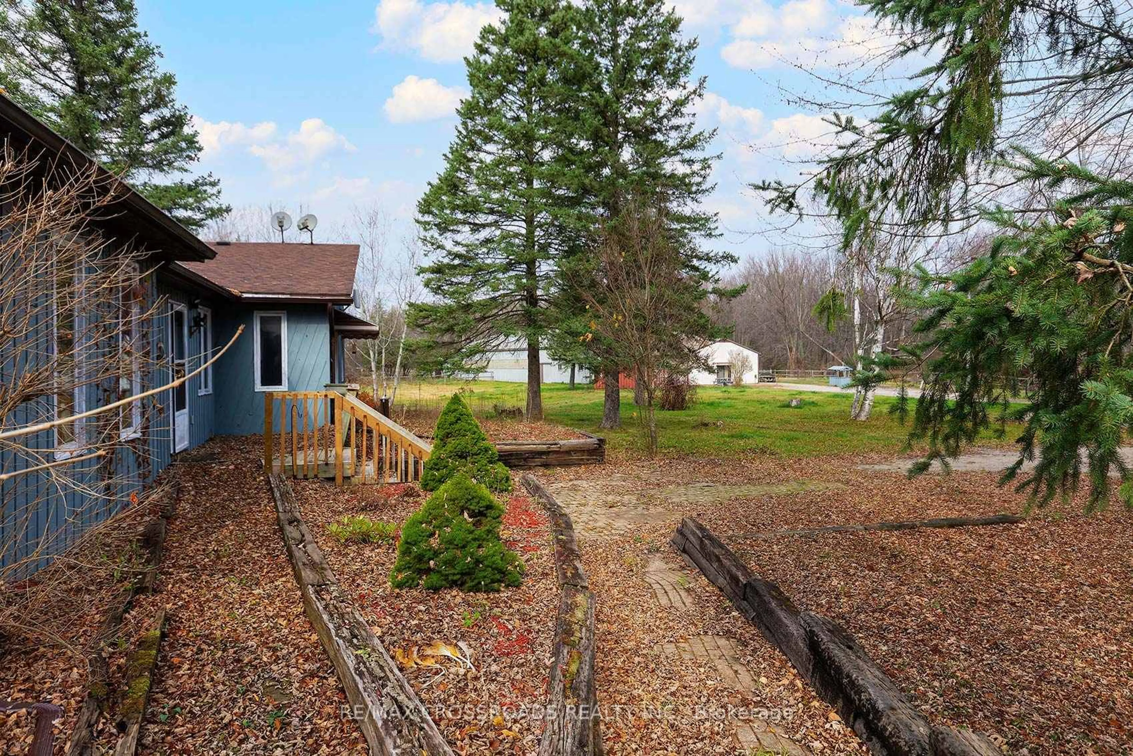 Patio, water/lake/river/ocean view for 2726 9th Line, Innisfil Ontario L9S 3Z8