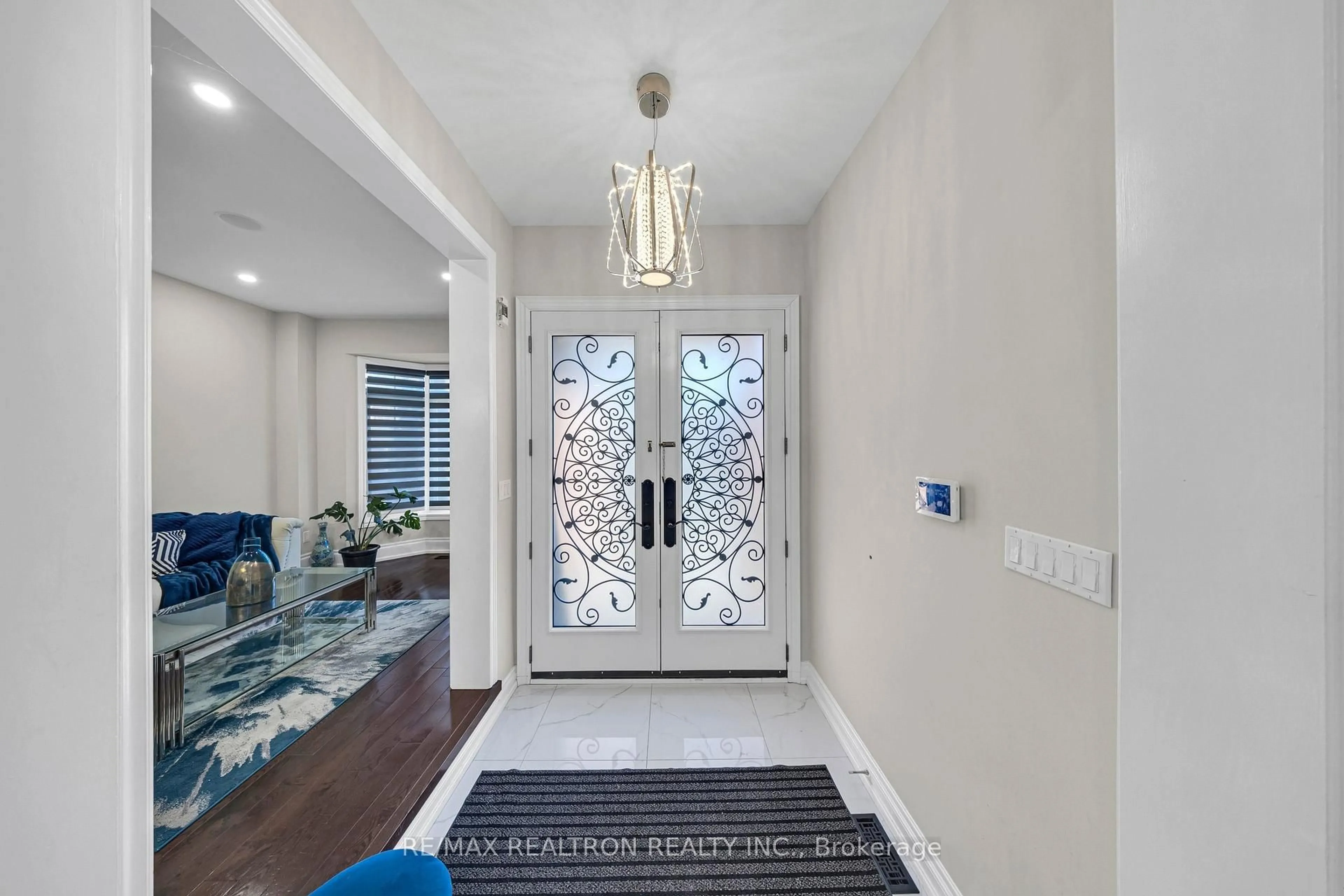 Indoor entryway for 32 Chasser Dr, Markham Ontario L6E 1S6