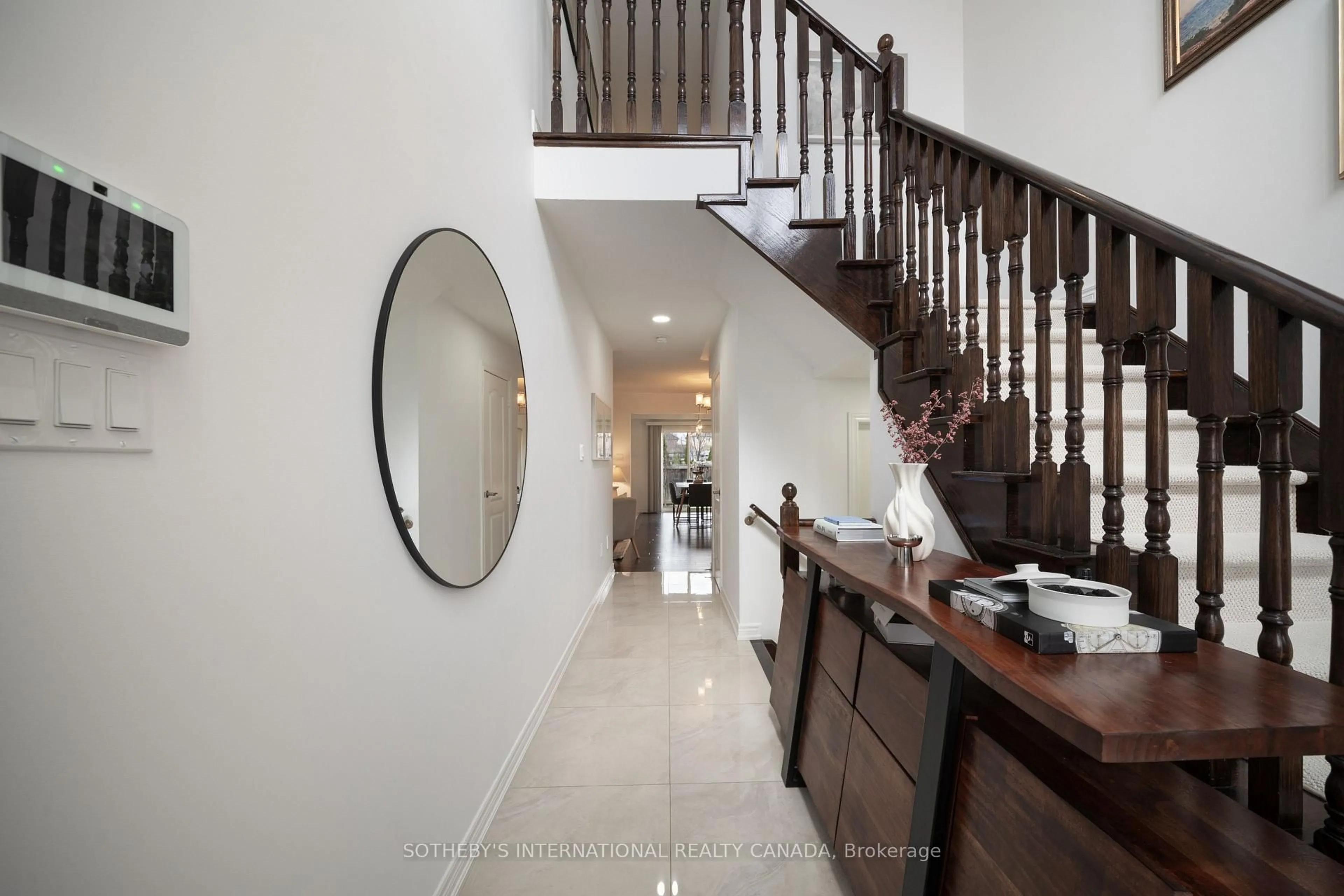 Indoor foyer for 66 Lealinds Rd, Vaughan Ontario L6A 0L9