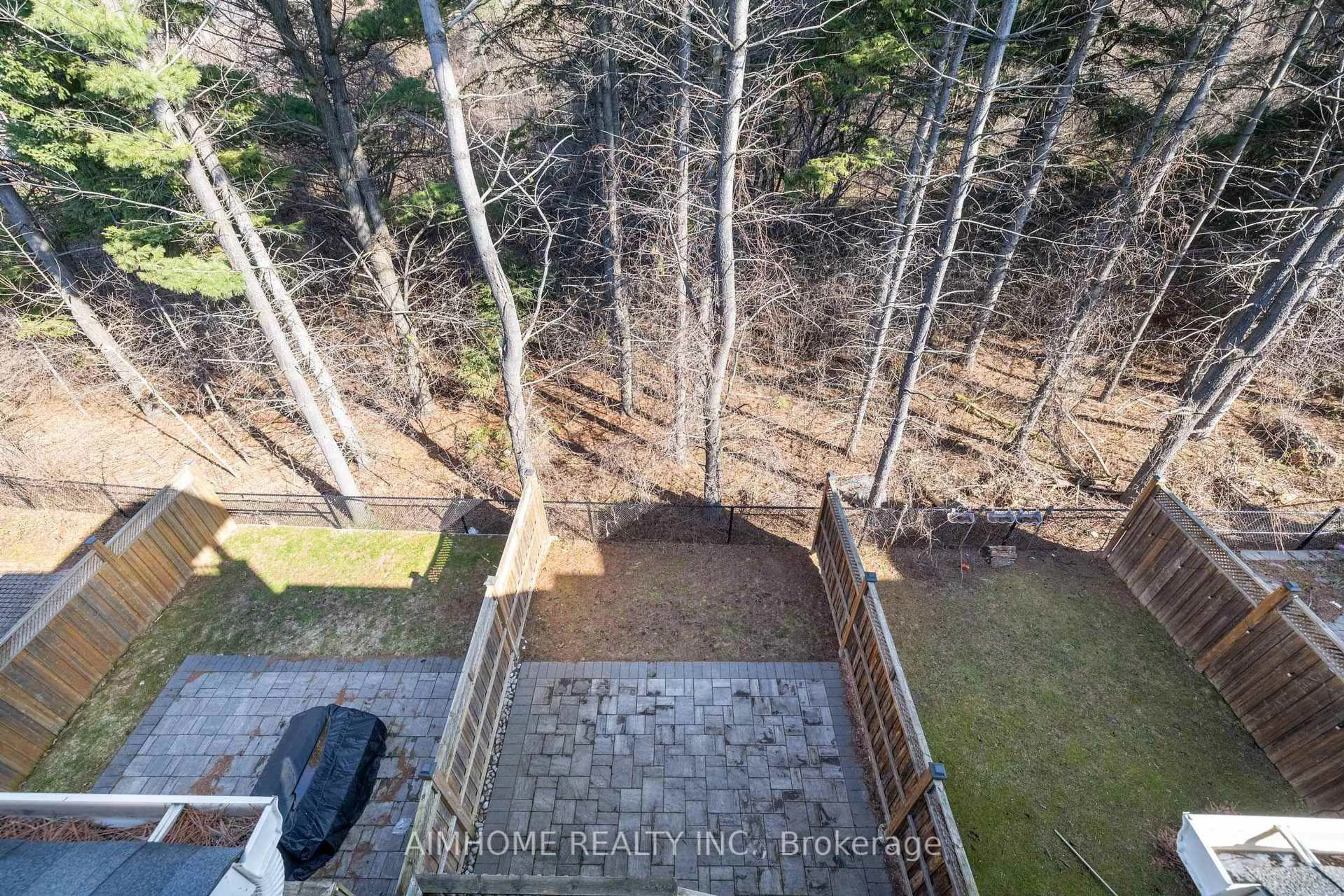 A pic from outside/outdoor area/front of a property/back of a property/a pic from drone, forest/trees view for 92 Radial Dr, Aurora Ontario L4G 0Z8