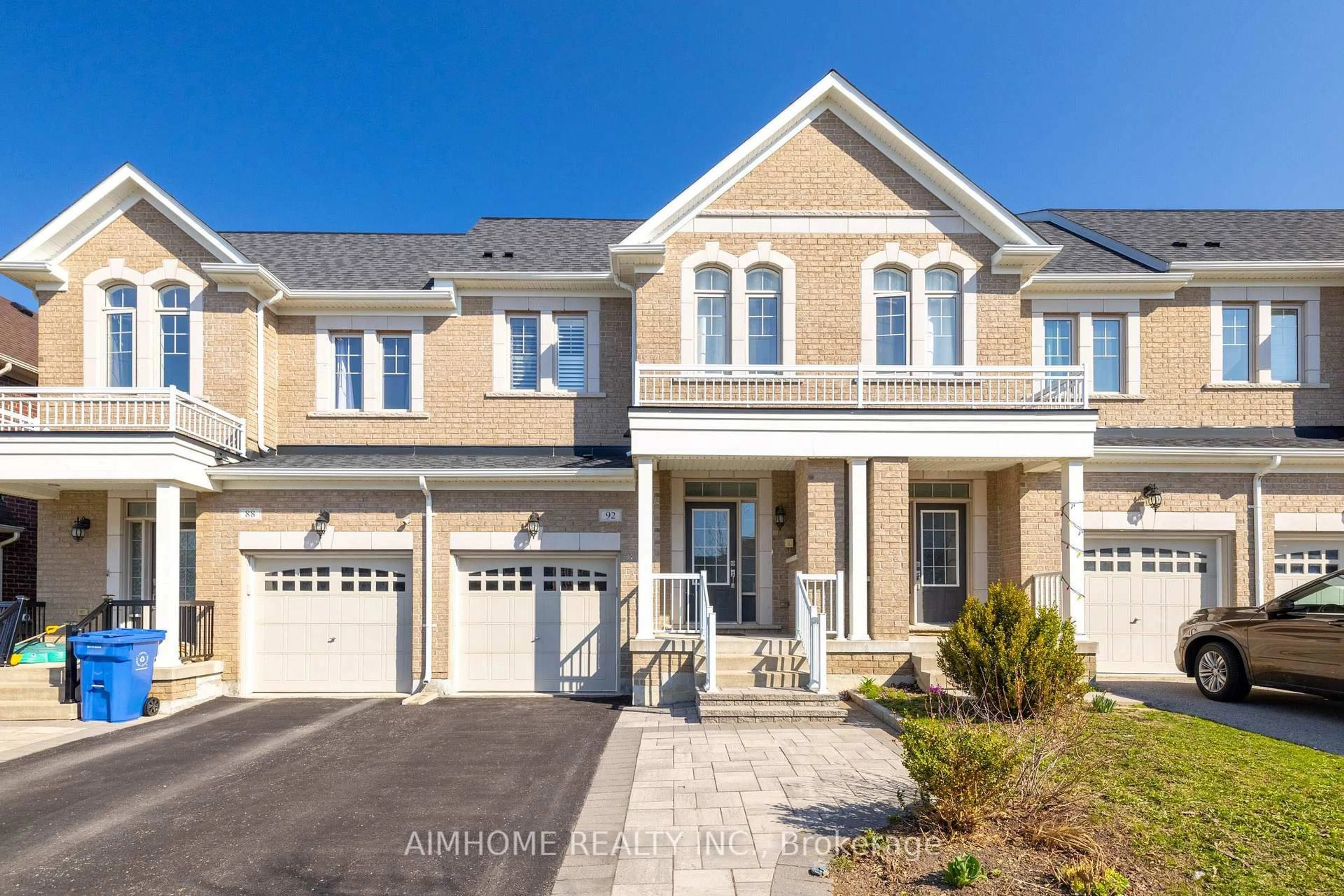 Home with brick exterior material, street for 92 Radial Dr, Aurora Ontario L4G 0Z8