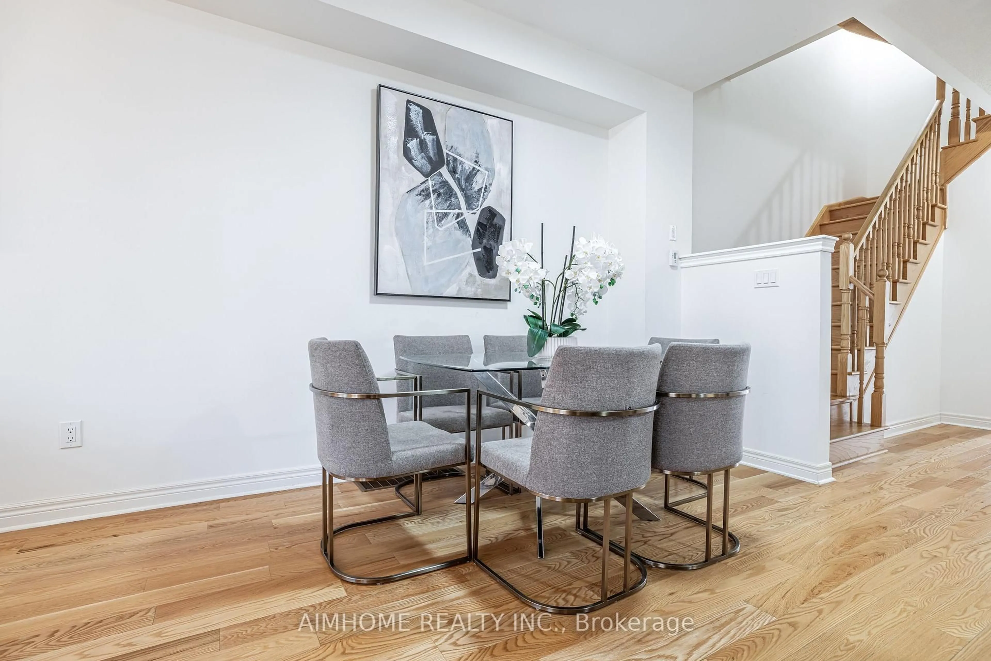 Dining room, wood/laminate floor for 92 Radial Dr, Aurora Ontario L4G 0Z8