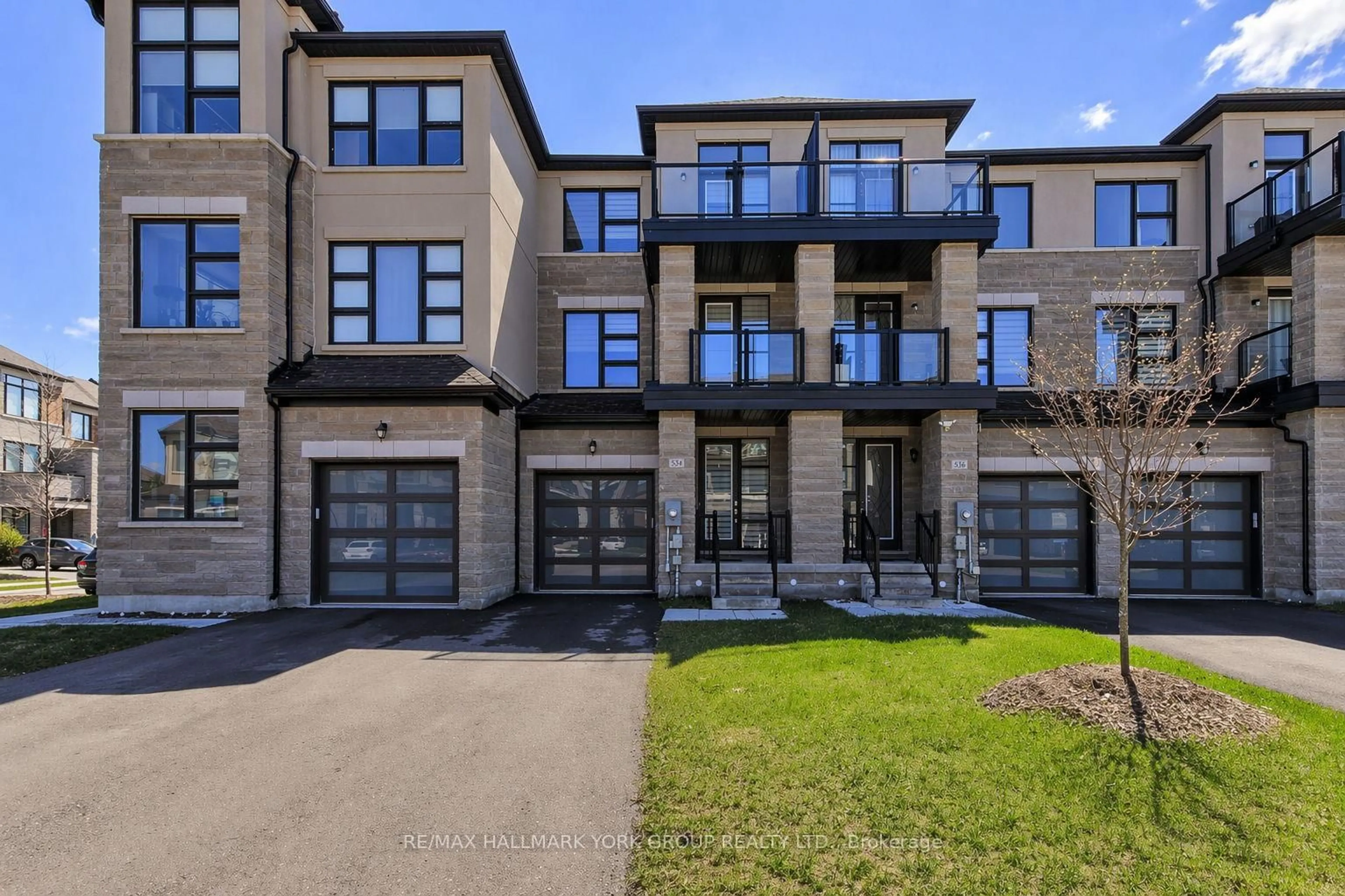 Home with brick exterior material, street for 534 New England Crt, Newmarket Ontario L3X 0M6
