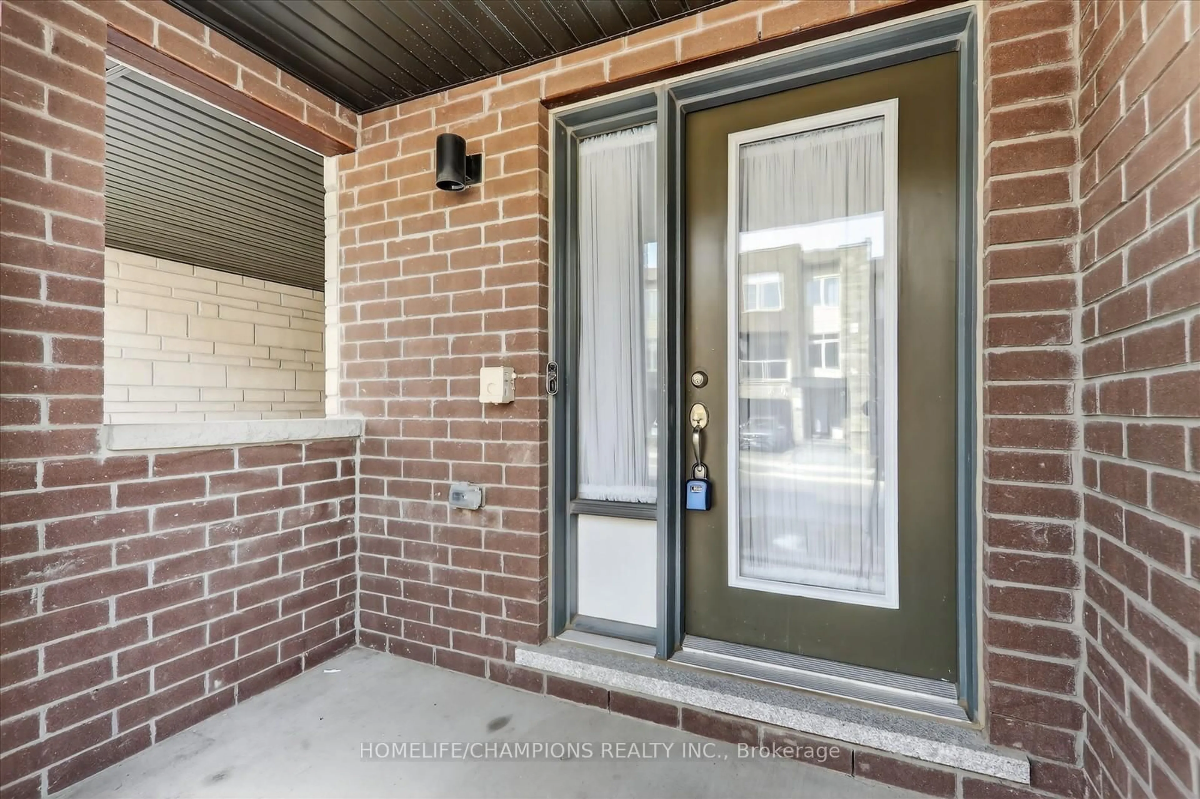 Indoor entryway for 39 Delano Way, Newmarket Ontario L3X 0L4
