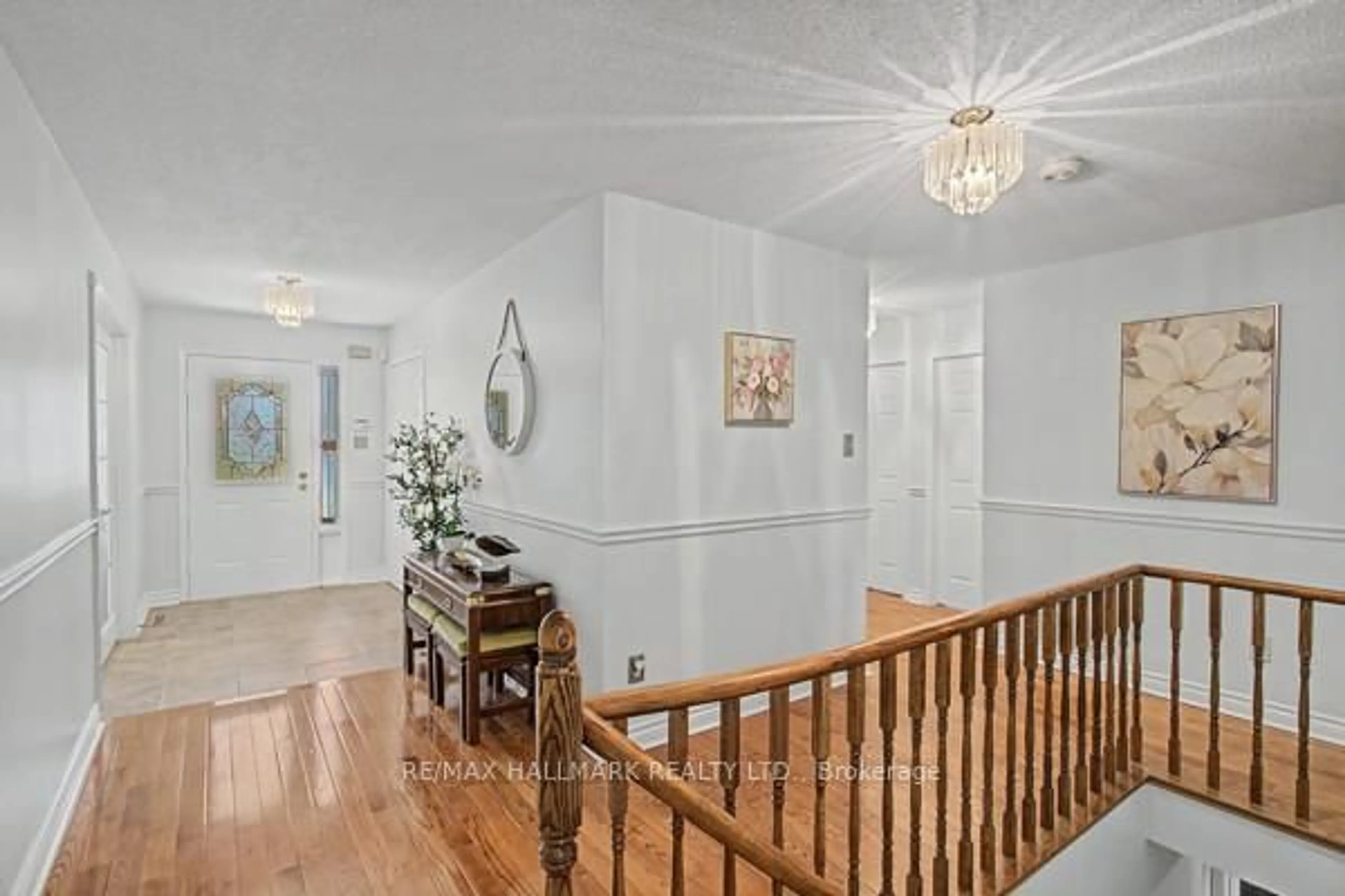 Indoor foyer for 10 Haskell Cres, Aurora Ontario L4G 5T5