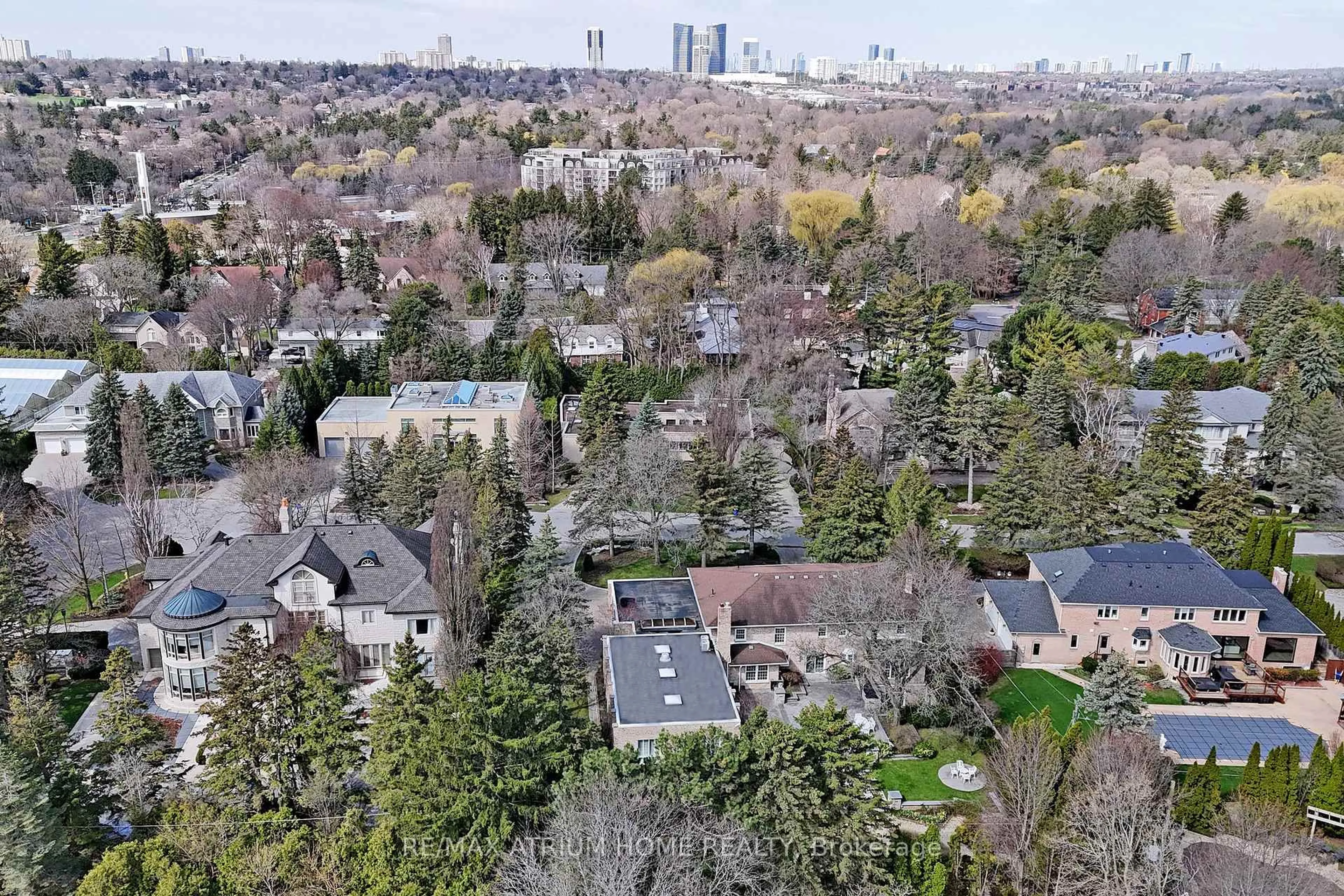 A pic from outside/outdoor area/front of a property/back of a property/a pic from drone, city buildings view from balcony for 19 Limcombe Dr, Markham Ontario L3T 2V6