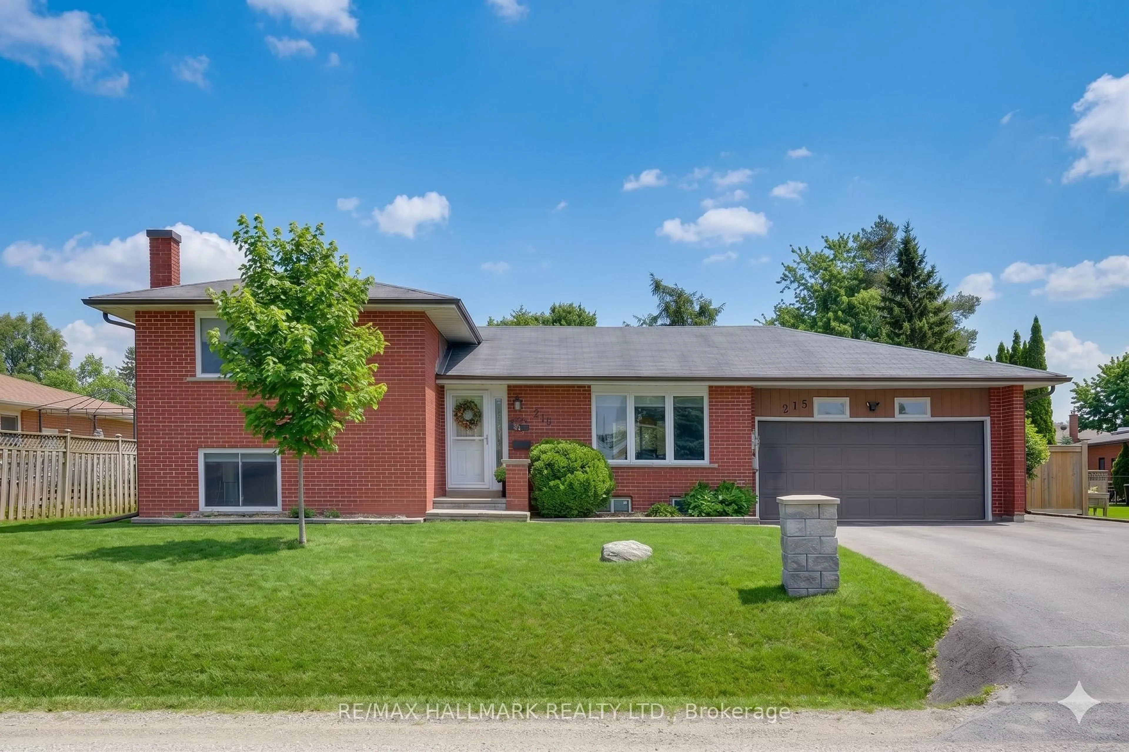 Home with brick exterior material, street for 215 Parkside Cres, Innisfil Ontario L9S 1G2