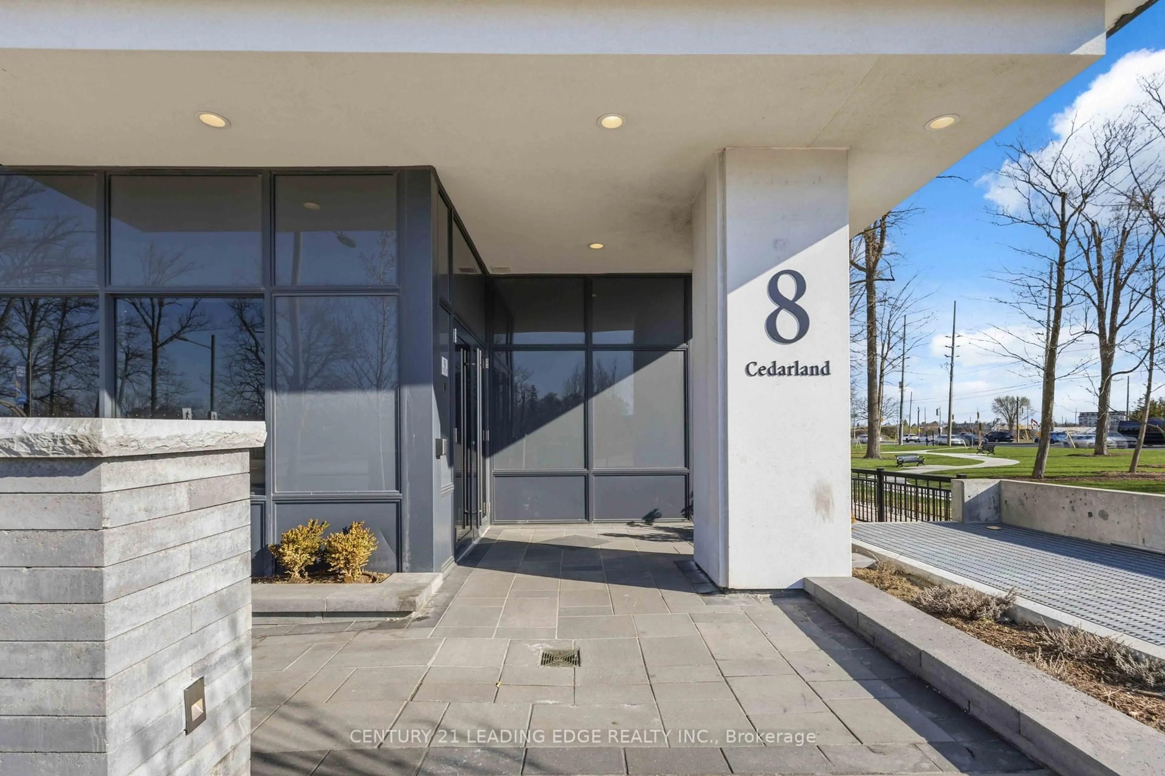 Indoor foyer for 8 Cedarland Dr #133, Markham Ontario L6G 0H4