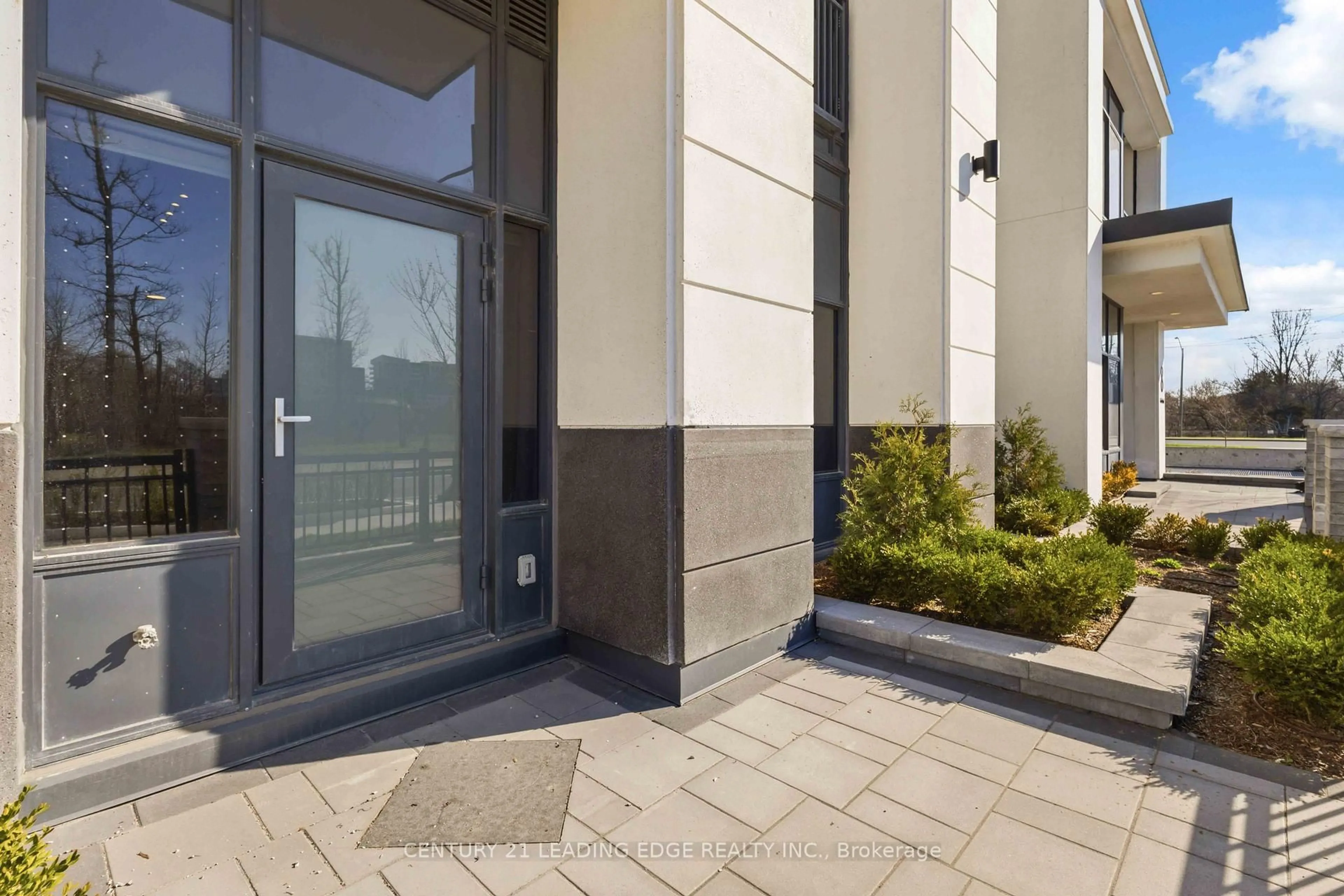 Indoor foyer for 8 Cedarland Dr #133, Markham Ontario L6G 0H4