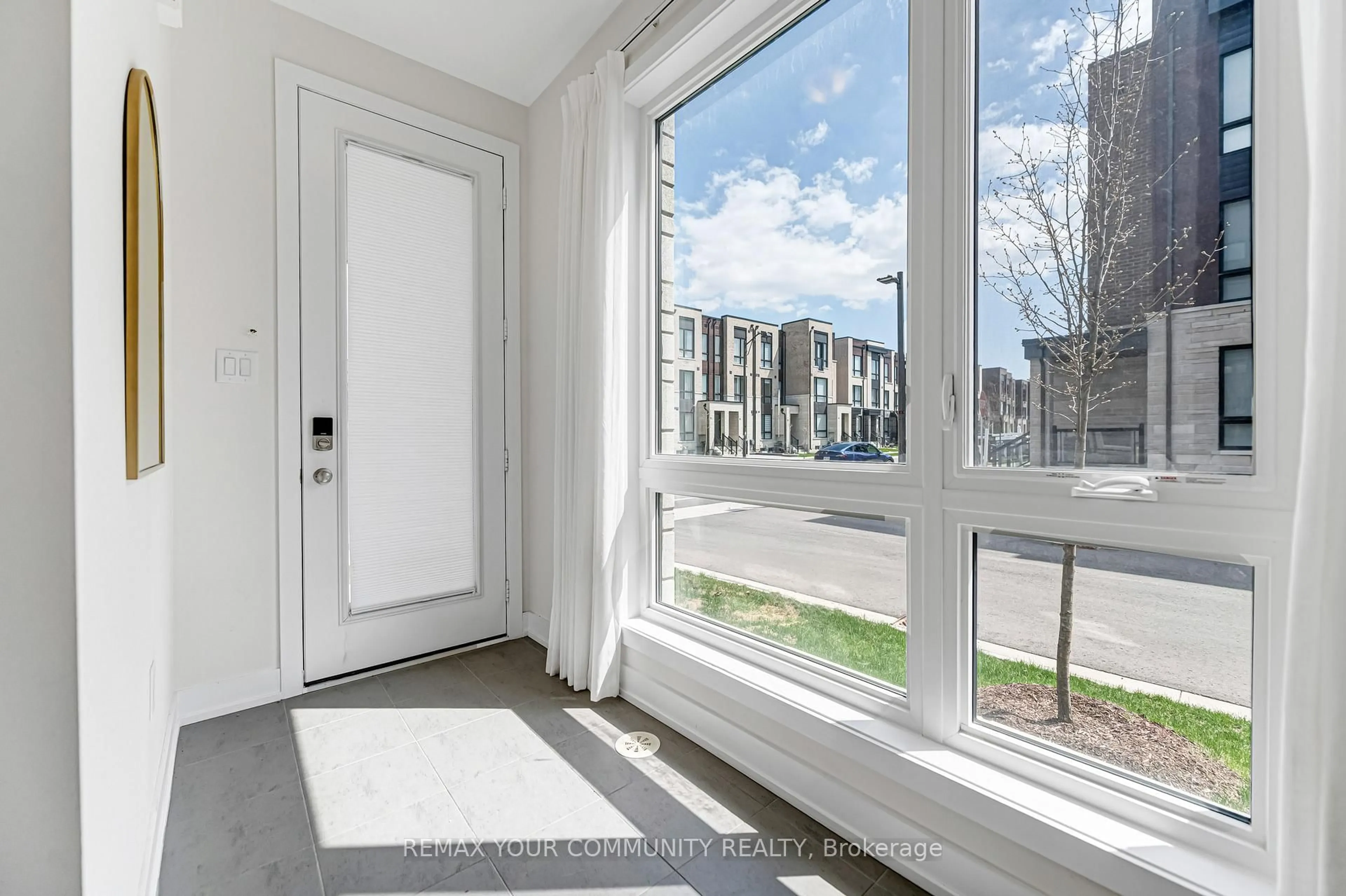 Indoor entryway for 92 Stauffer Cres, Markham Ontario L6B 1R1