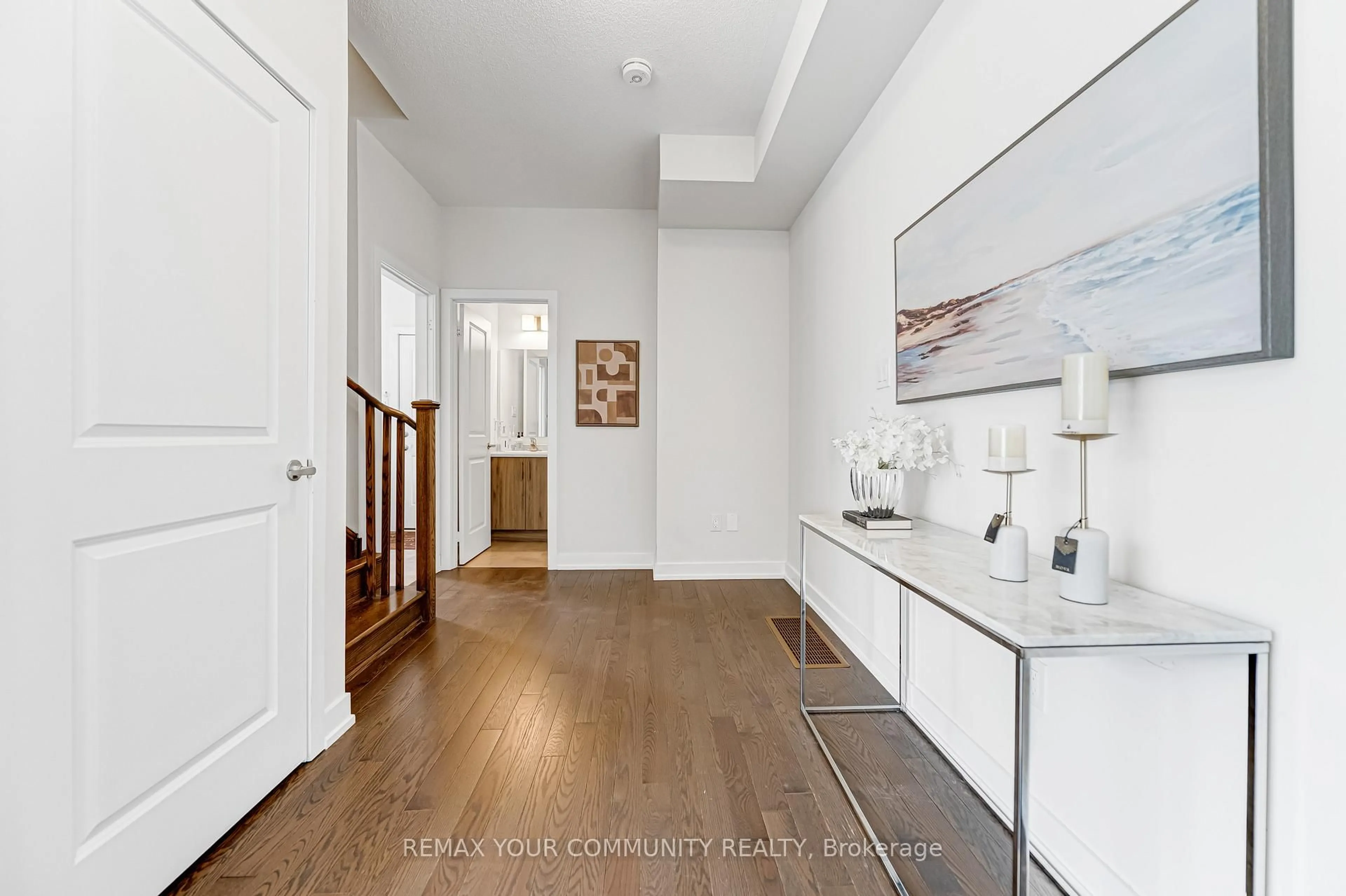 Indoor entryway for 92 Stauffer Cres, Markham Ontario L6B 1R1