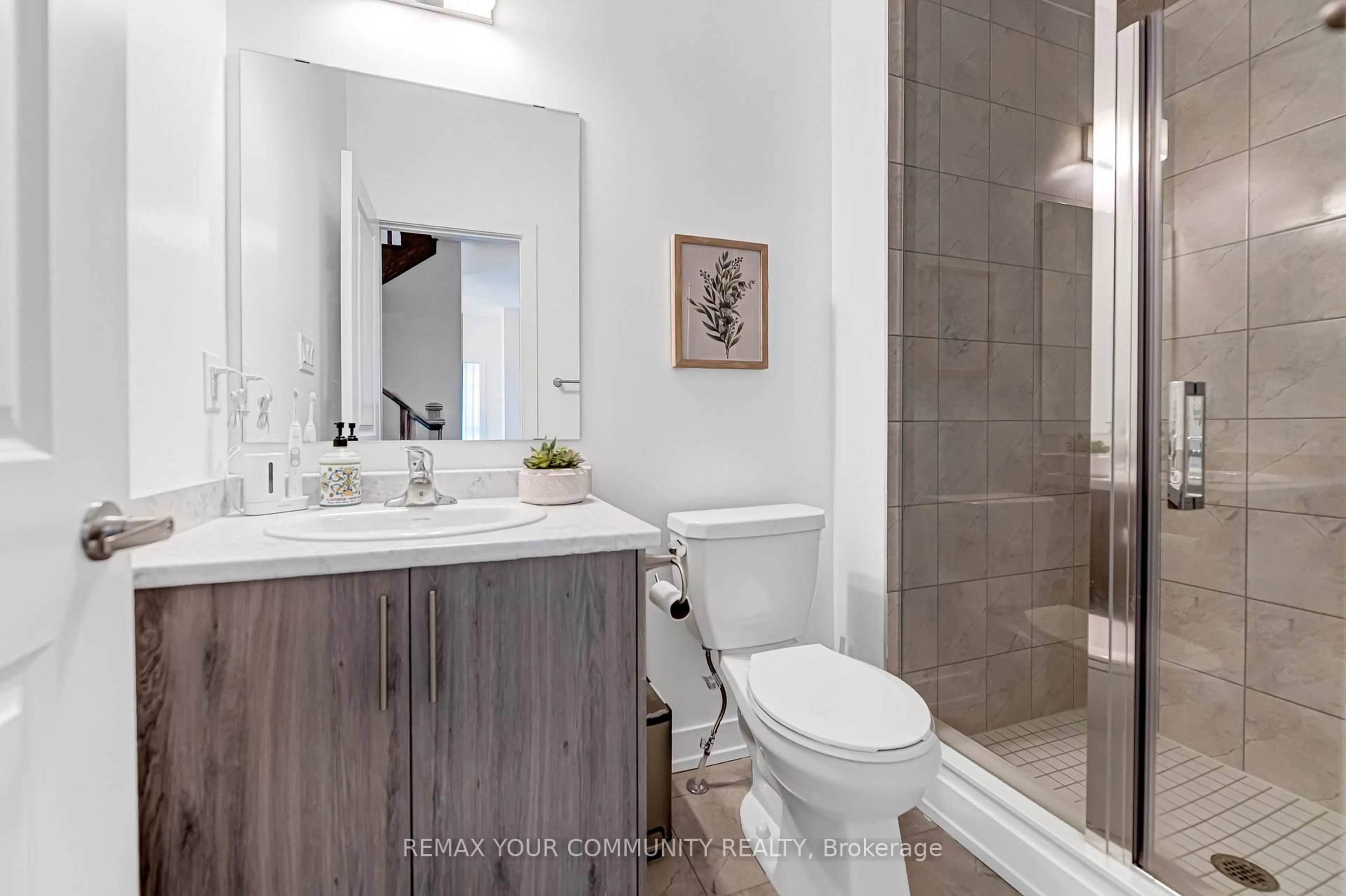 Contemporary bathroom, ceramic/tile floor for 92 Stauffer Cres, Markham Ontario L6B 1R1