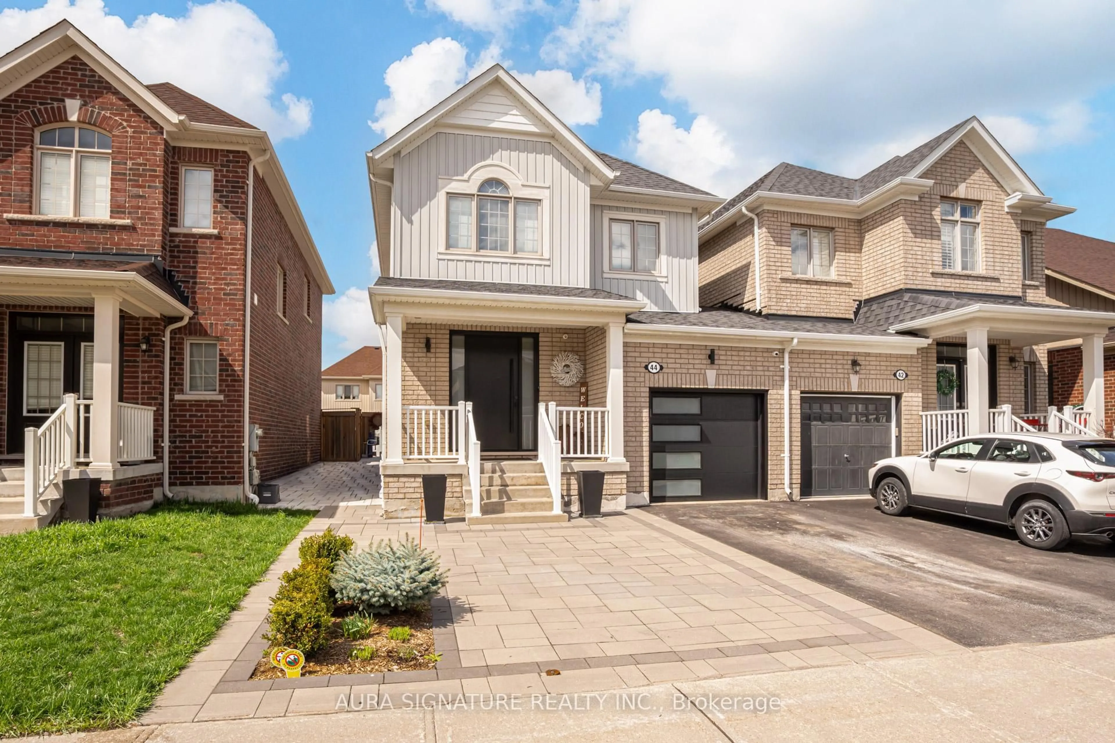 Home with brick exterior material, street for 44 Mccabe Lane, New Tecumseth Ontario L0G 1W0