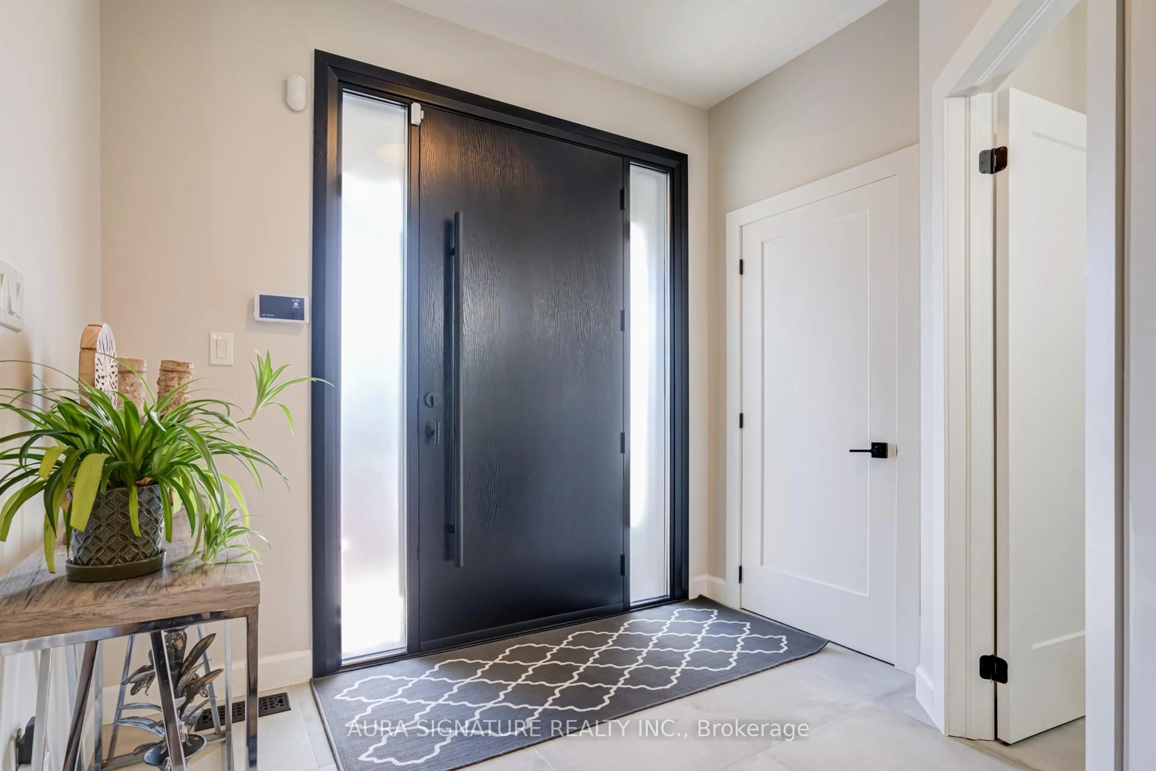 Indoor entryway for 44 Mccabe Lane, New Tecumseth Ontario L0G 1W0