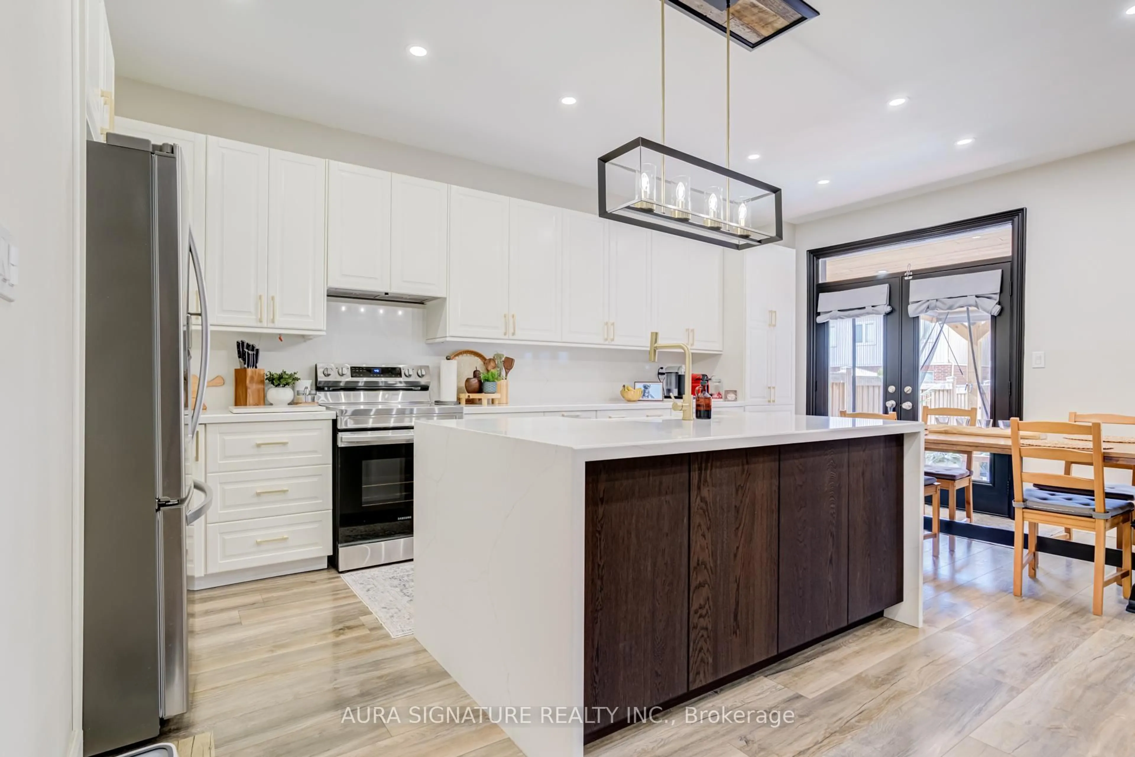 Open concept kitchen, unknown for 44 Mccabe Lane, New Tecumseth Ontario L0G 1W0