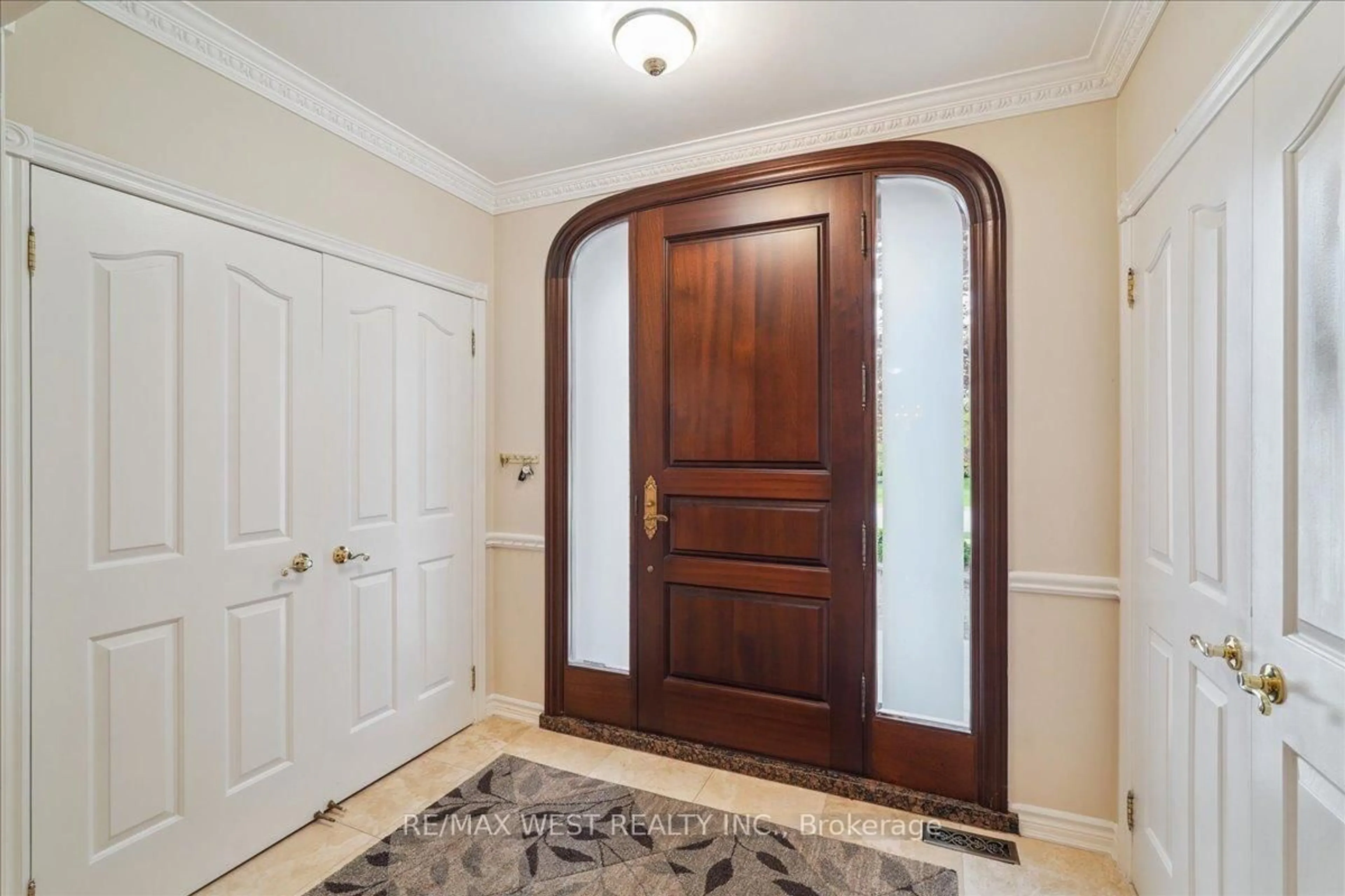 Indoor entryway for 15 Brownlee Ave, Vaughan Ontario L4L 8H4