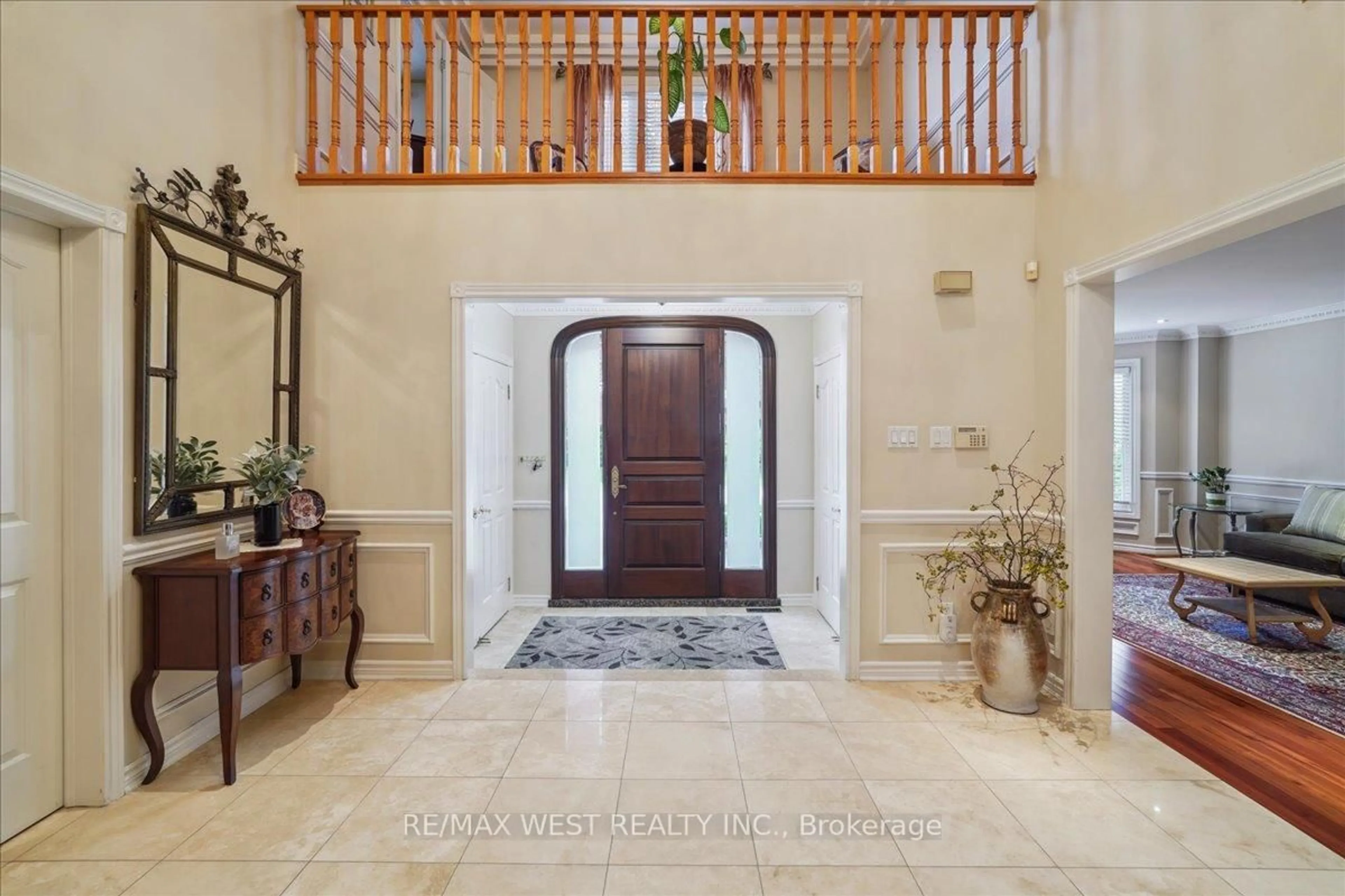 Indoor entryway for 15 Brownlee Ave, Vaughan Ontario L4L 8H4