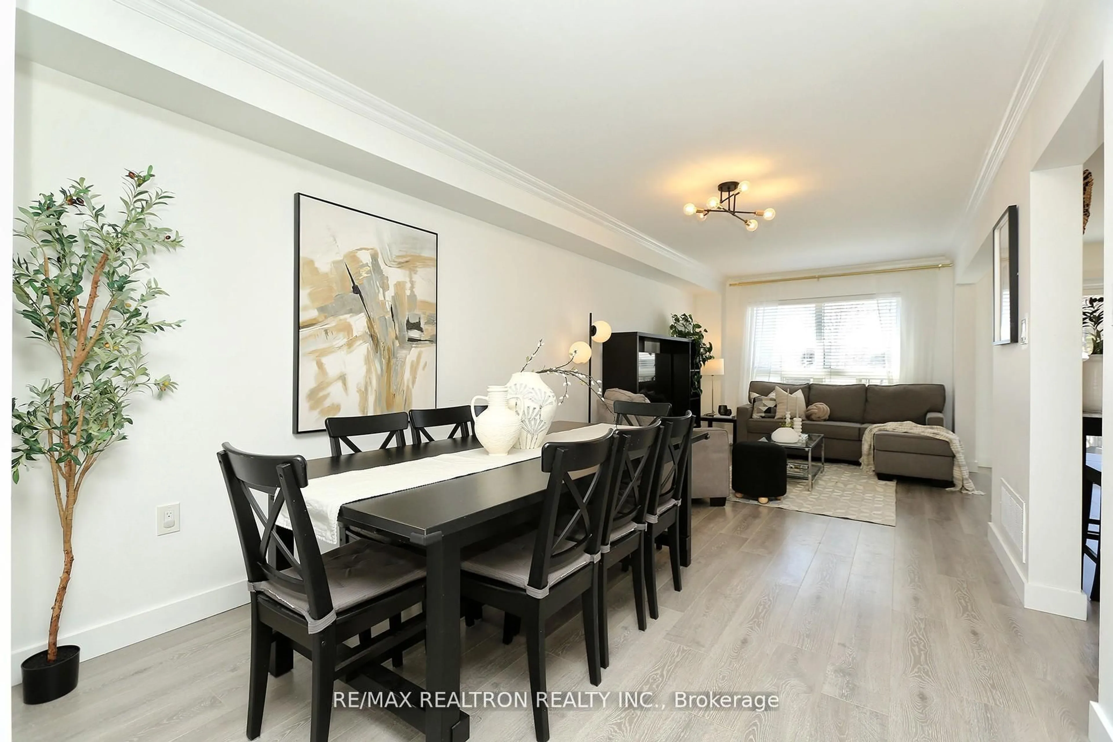 Dining room, wood/laminate floor for 376 Rannie Rd, Newmarket Ontario L3X 2N3