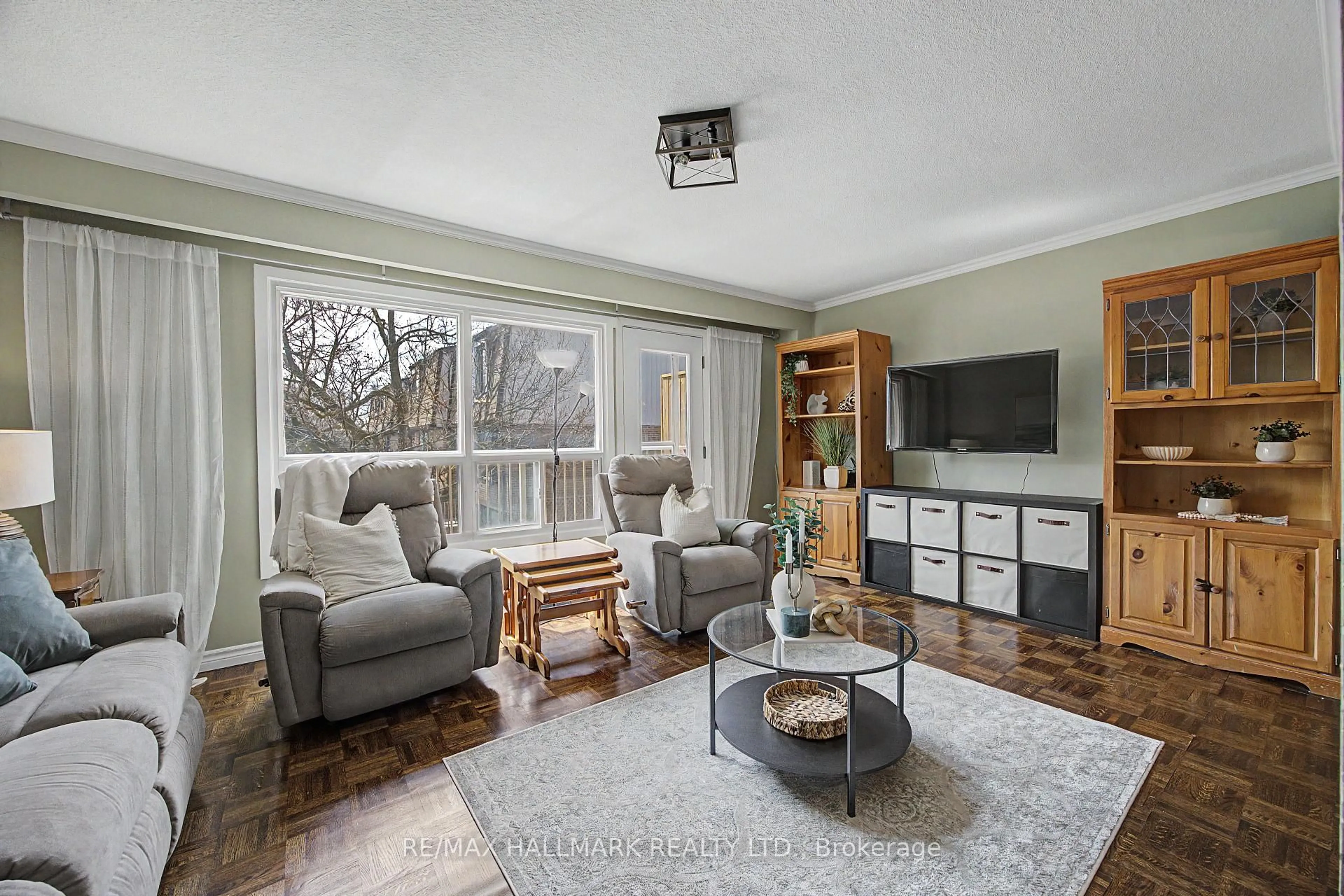 Living room with furniture, unknown for 11 Plaisance Rd #65, Richmond Hill Ontario L4C 5H1