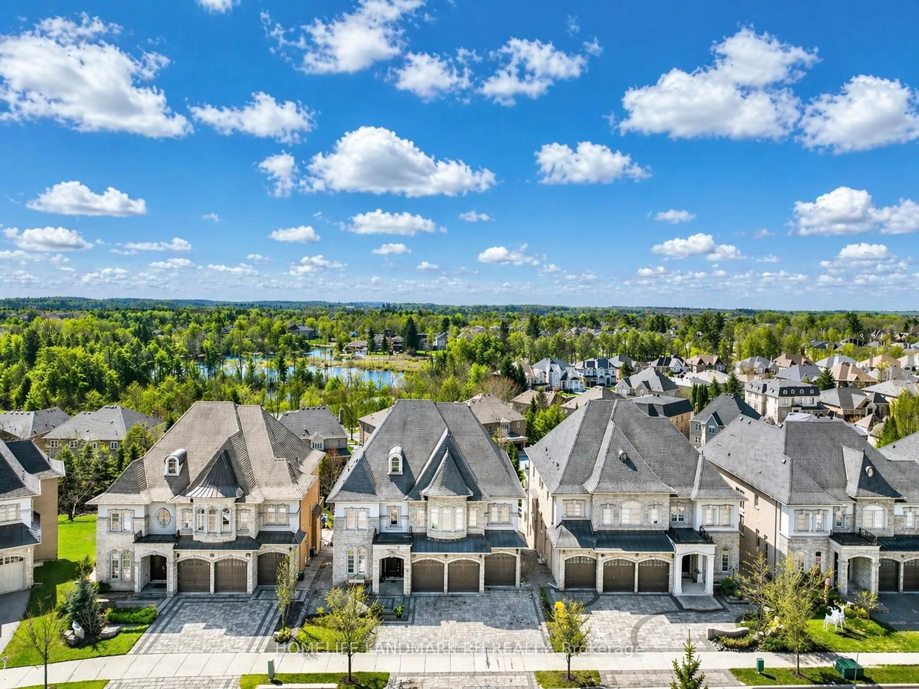 A pic from outside/outdoor area/front of a property/back of a property/a pic from drone, unknown for 15 Finesse Crt, Richmond Hill Ontario L4E 0W7