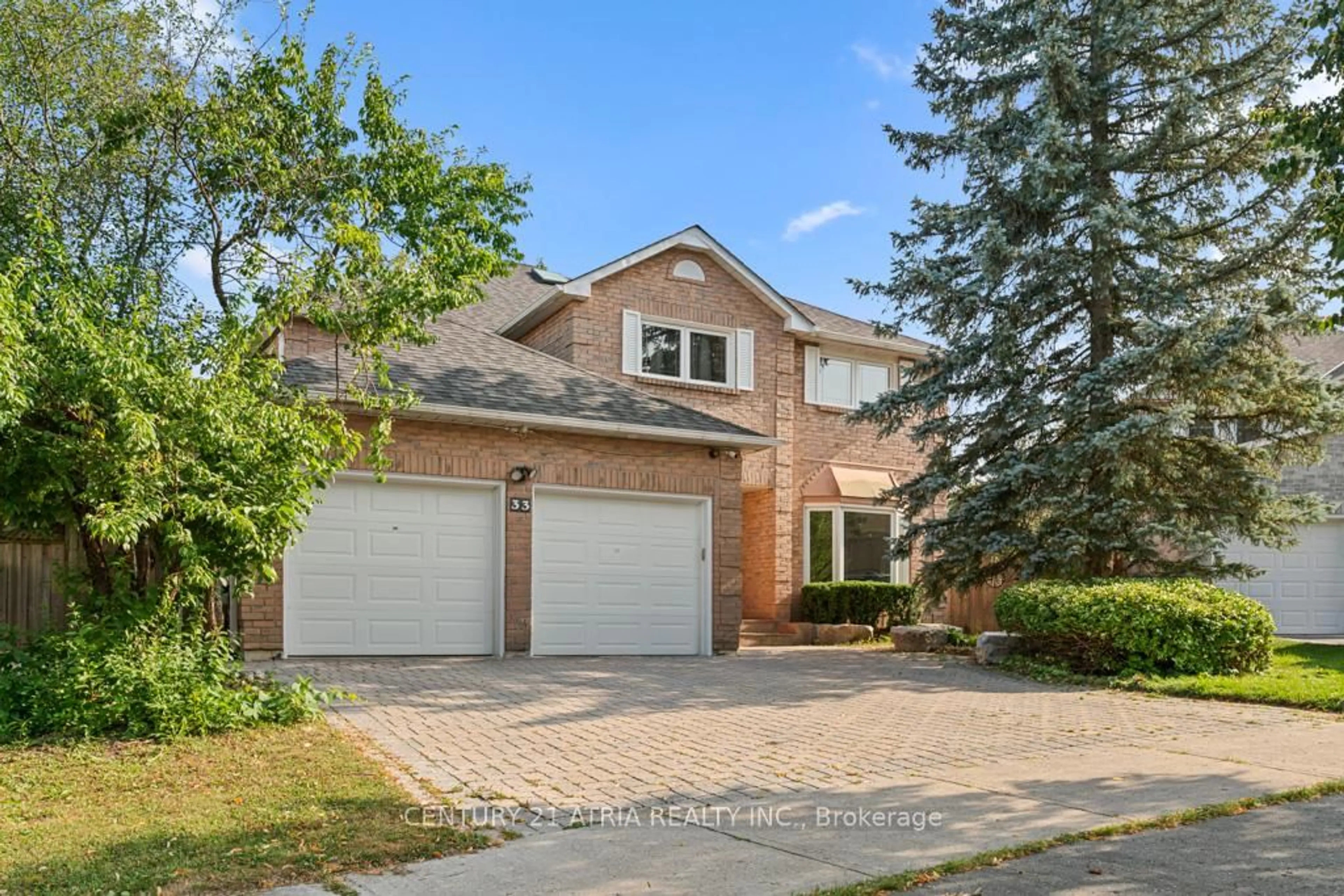 Home with brick exterior material, street for 33 Autumn Way, Aurora Ontario L4G 4P2