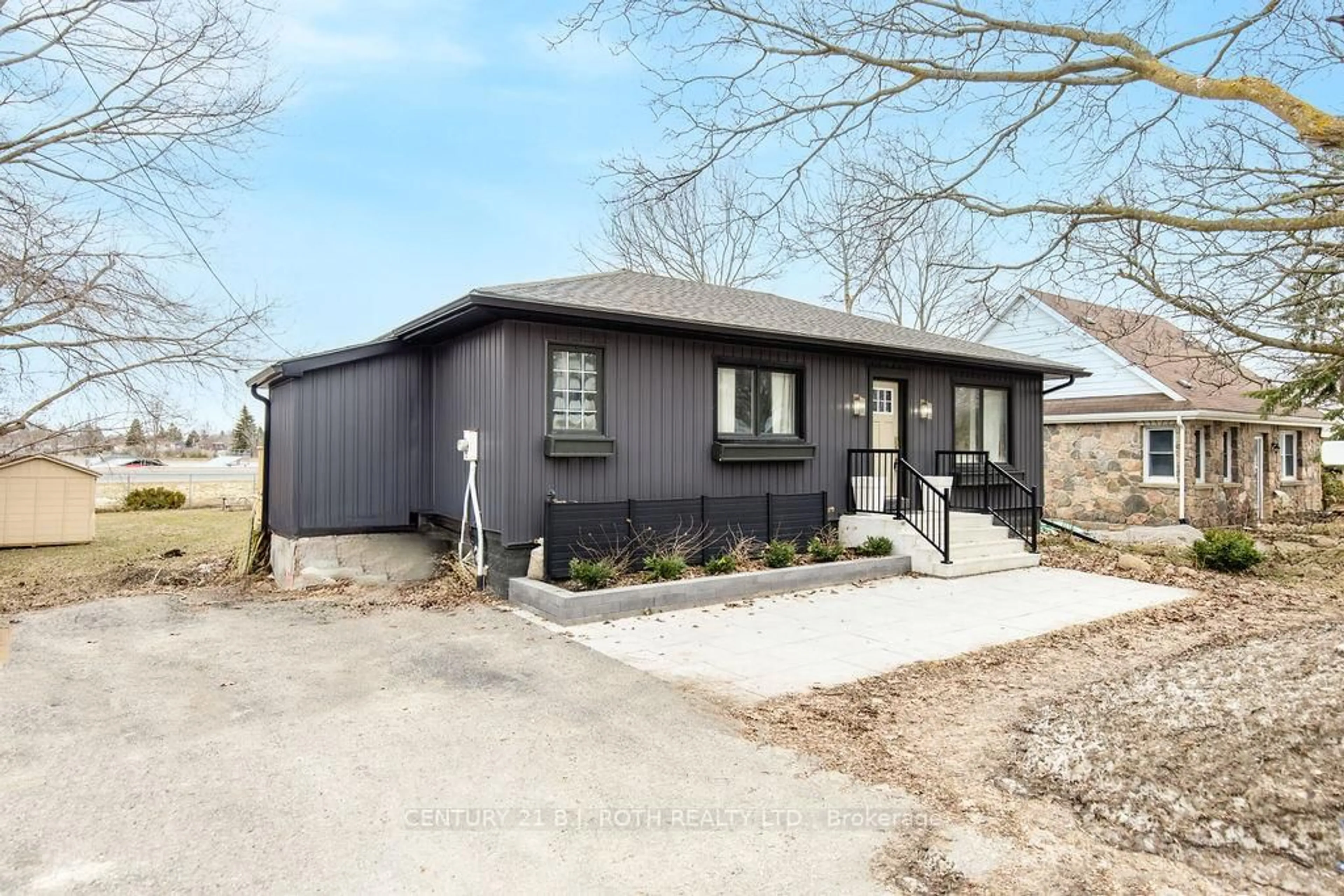 Unknown for 7845 YONGE St, Innisfil Ontario L9S 1K8