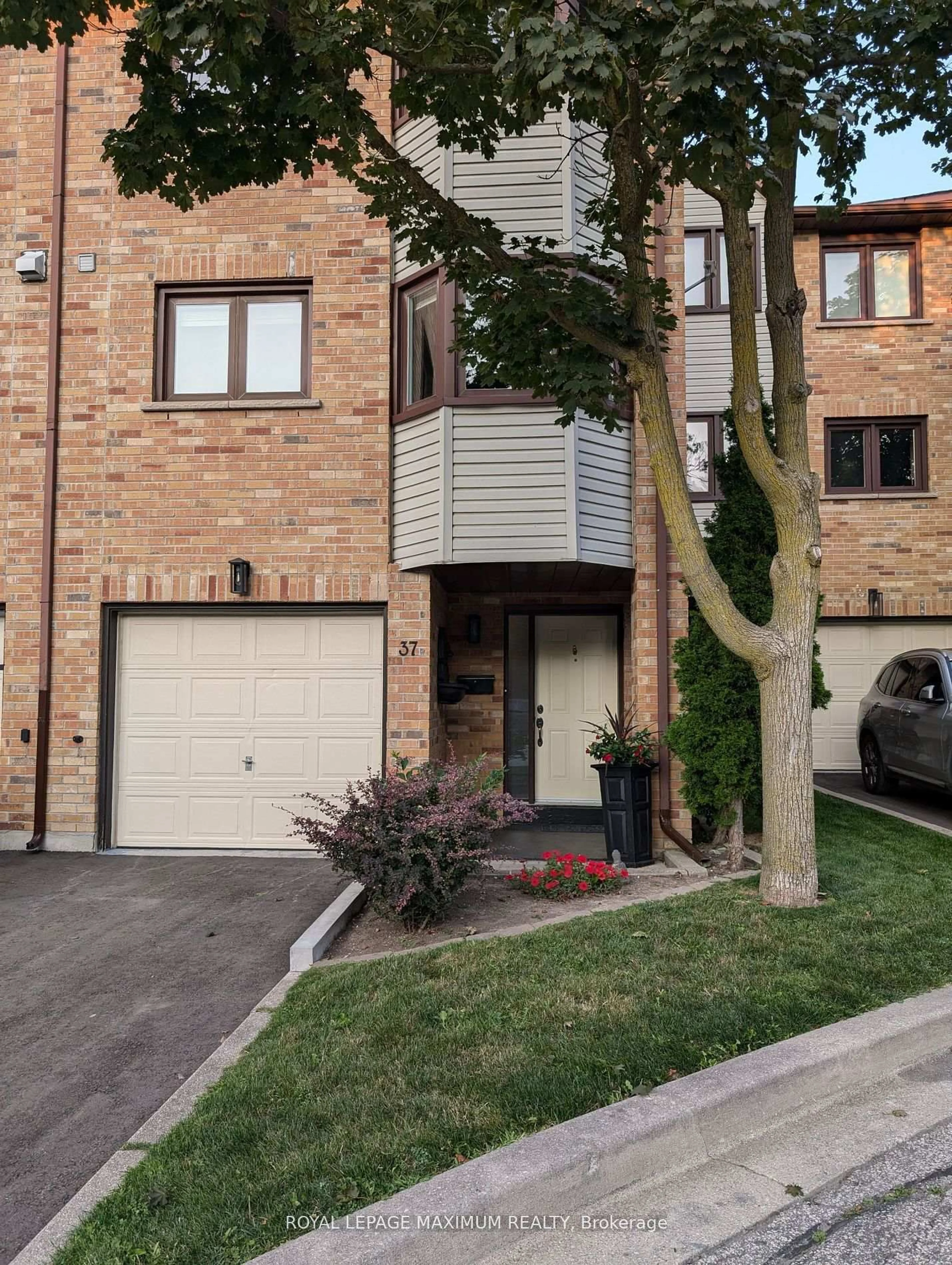 Home with brick exterior material, street for 37 Old Firehall Lane, Vaughan Ontario L4L 8W3