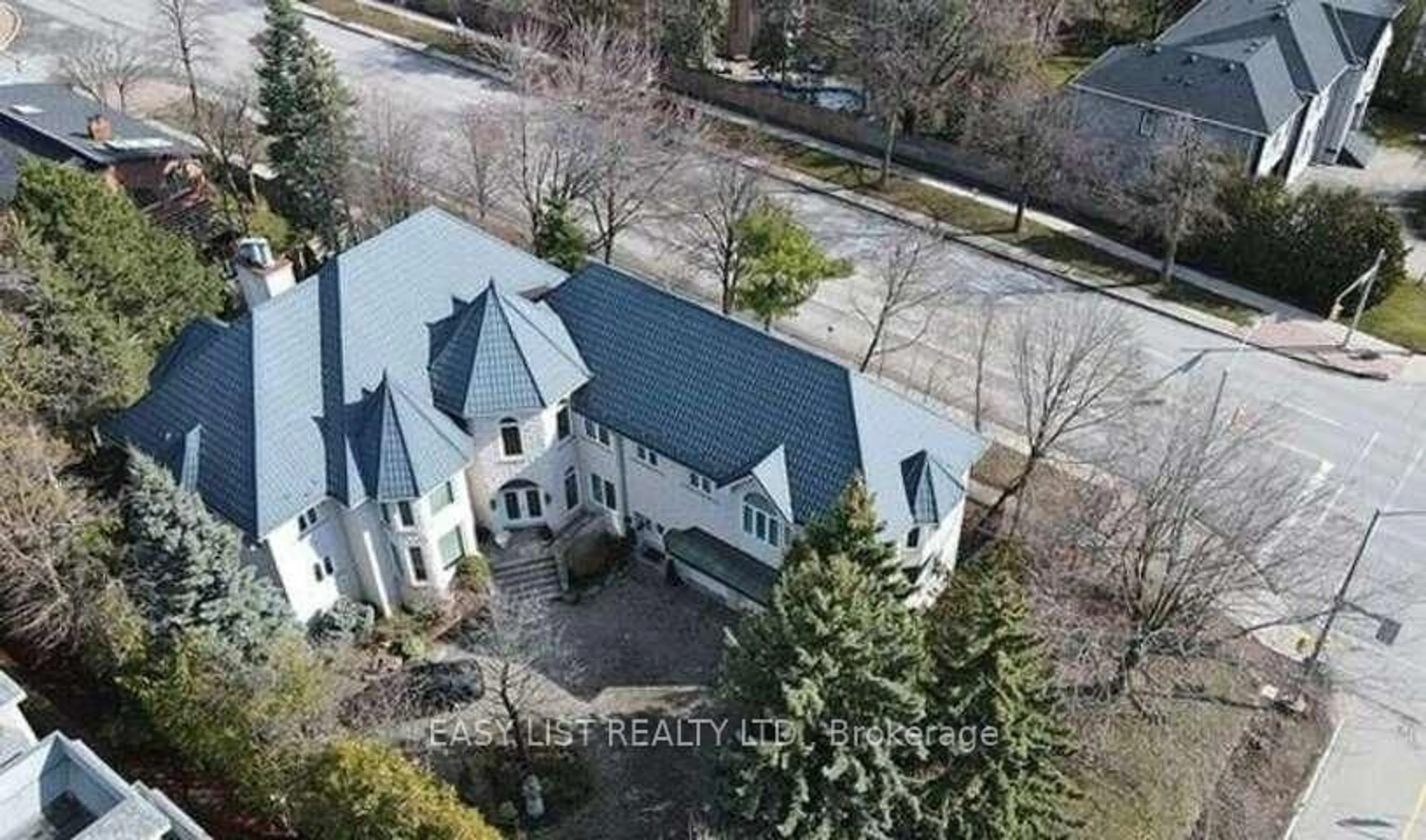 A pic from outside/outdoor area/front of a property/back of a property/a pic from drone, street for 206 Arnold Ave, Vaughan Ontario L4J 1B9