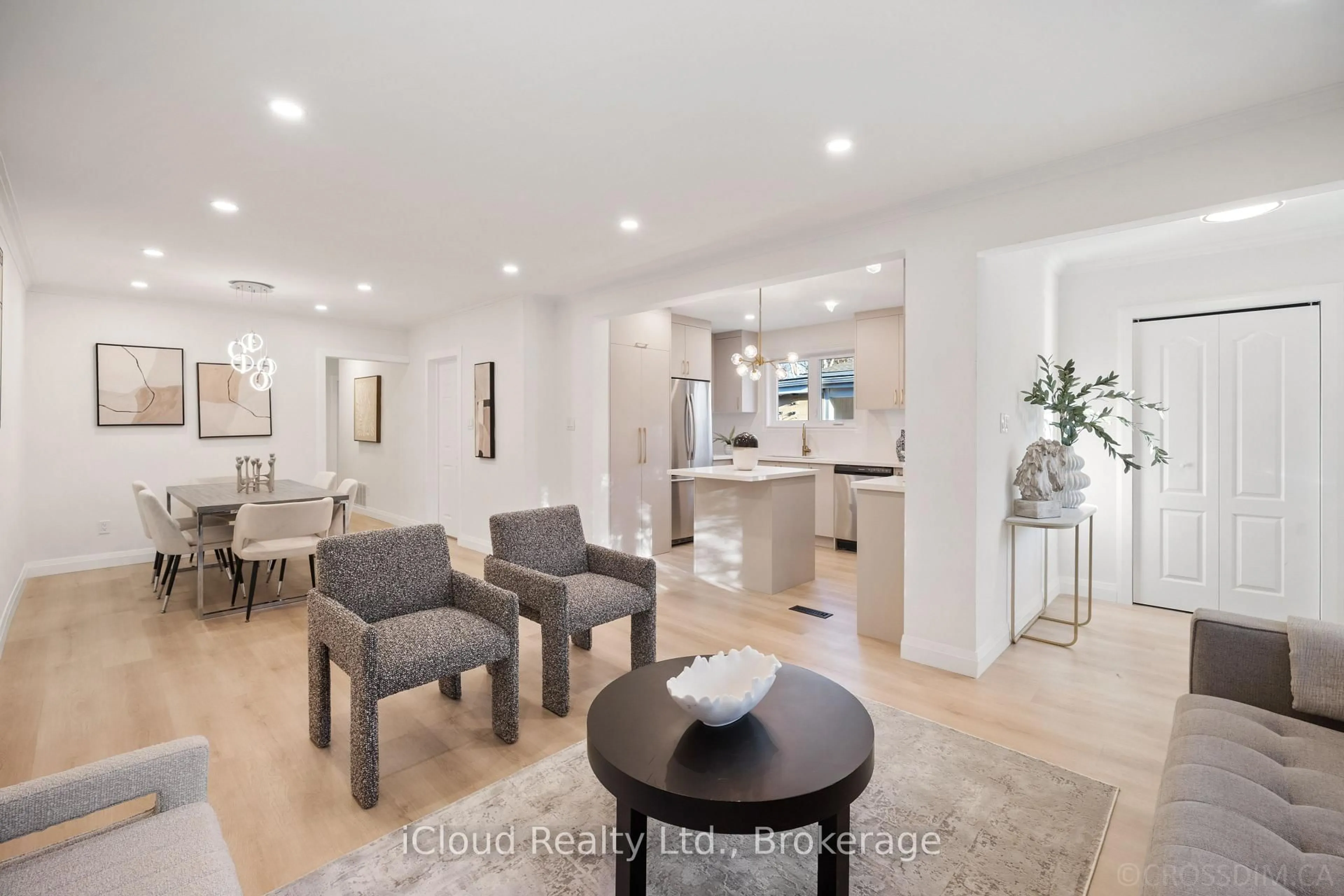 Open concept kitchen, unknown for 107 Bayview Pkwy, Newmarket Ontario L3Y 3W2