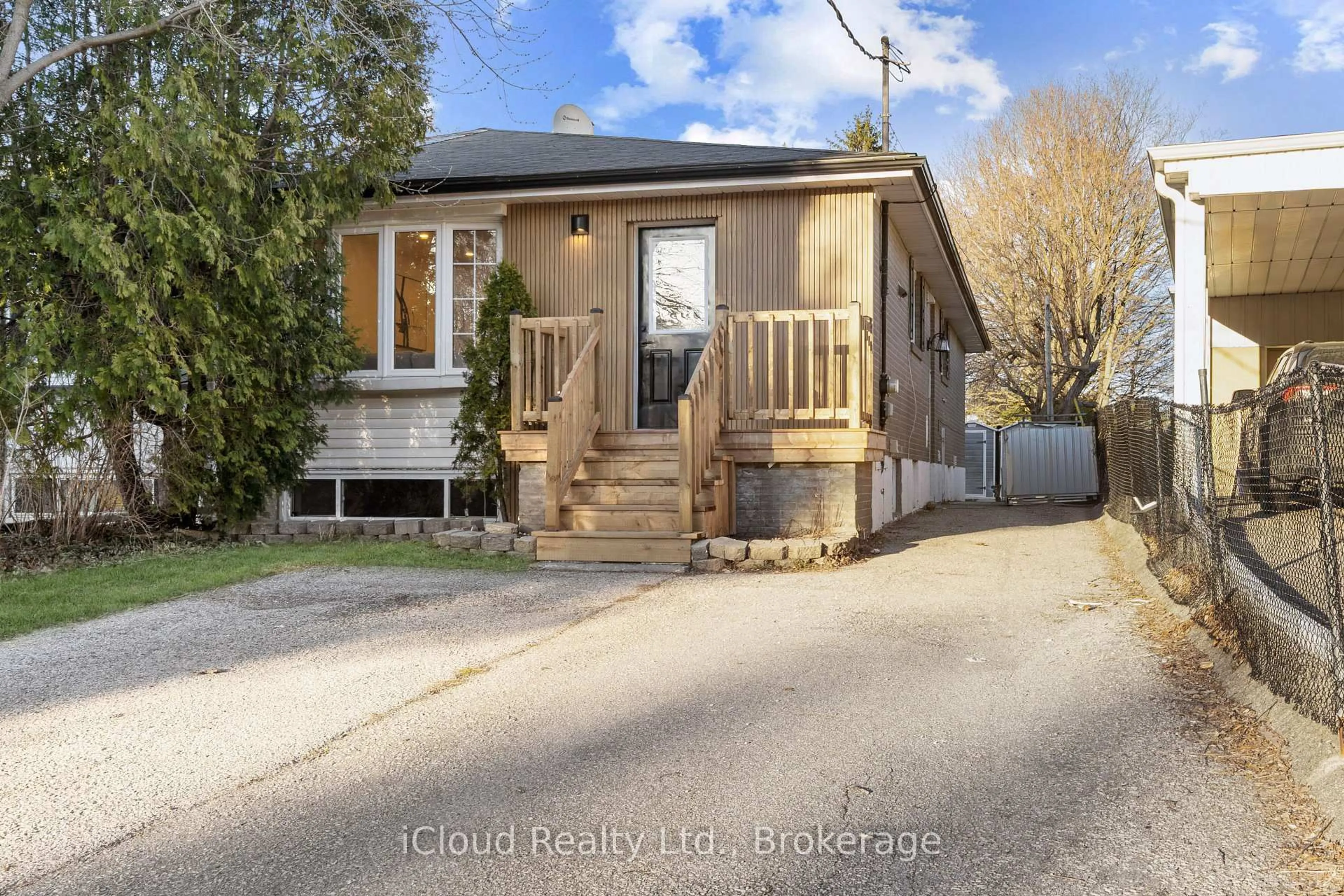 Unknown for 107 Bayview Pkwy, Newmarket Ontario L3Y 3W2