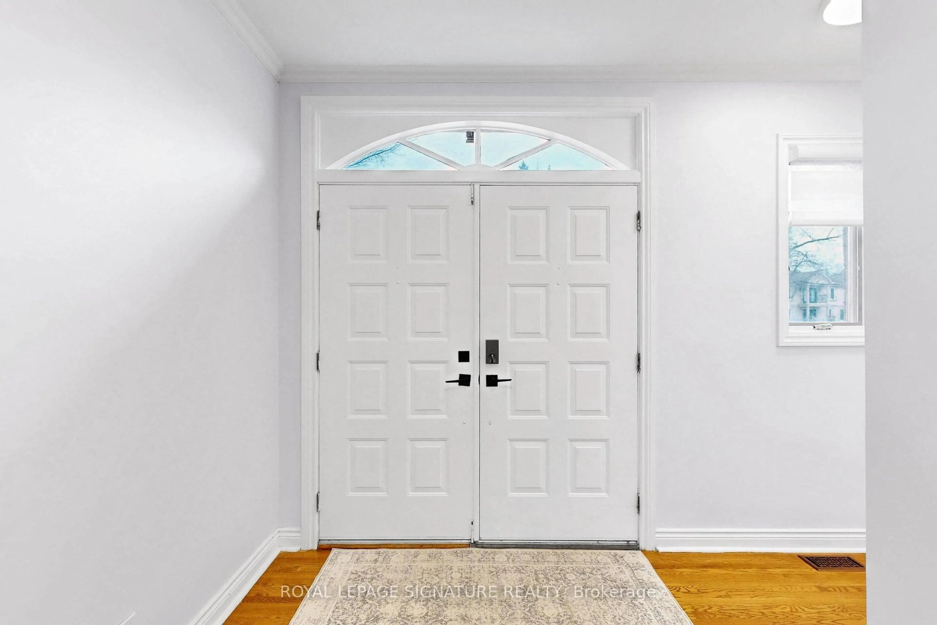 Indoor entryway for 24 Laureleaf Rd, Markham Ontario L3T 2X5