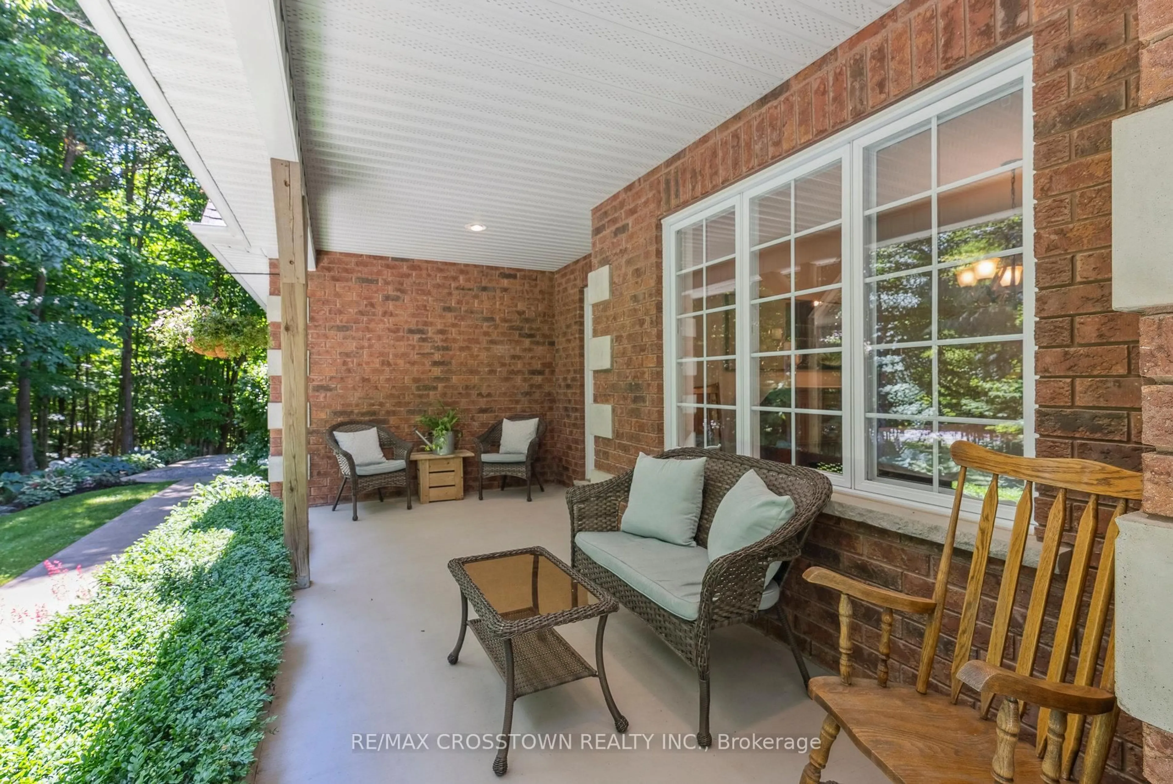 Patio, street for 19 Gillespie Tr, Essa Ontario L3W 0V1