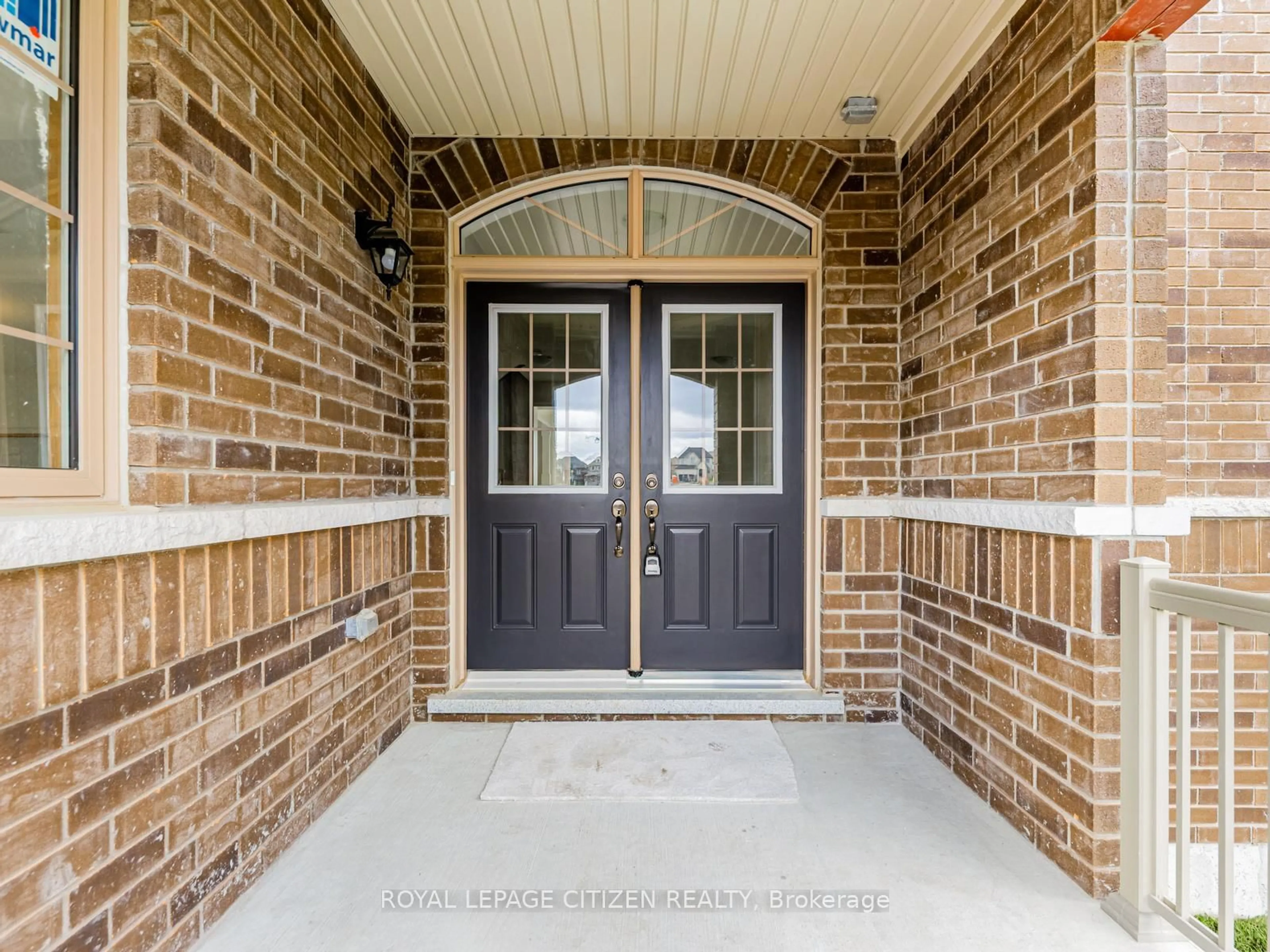 Indoor entryway for 63 Fenn Cres, New Tecumseth Ontario L9R 0X3