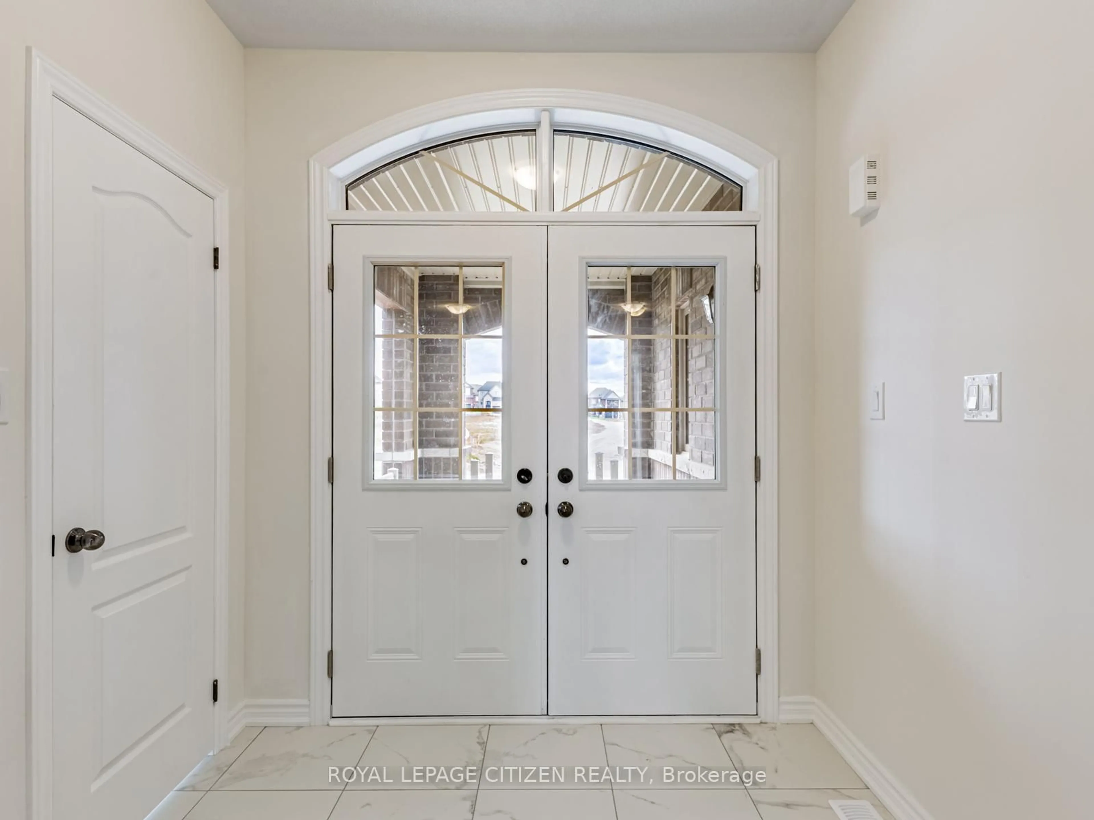 Indoor entryway for 63 Fenn Cres, New Tecumseth Ontario L9R 0X3