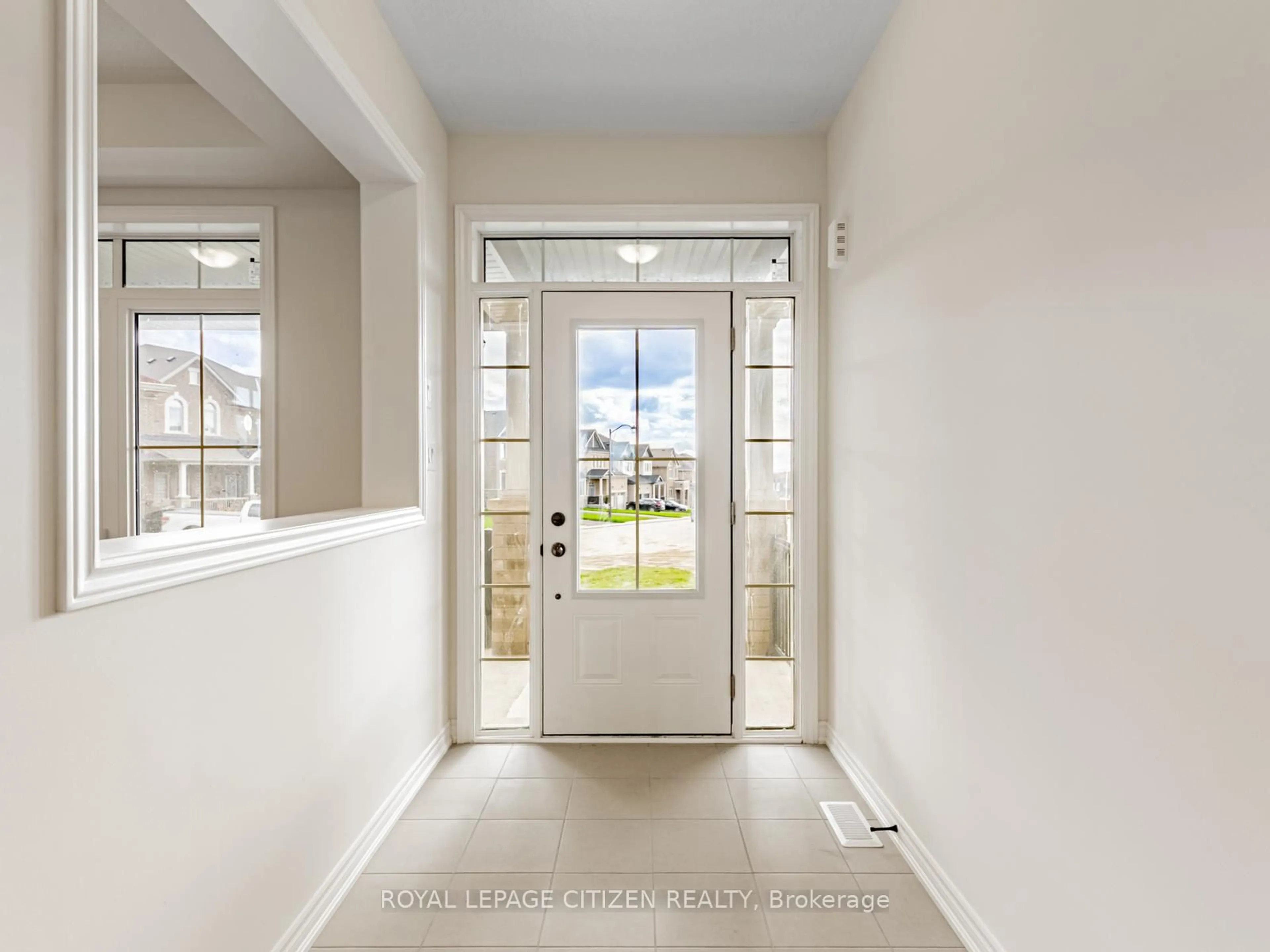 Indoor entryway for 88 Lawrence D. Pridham Ave, New Tecumseth Ontario L9R 0X4