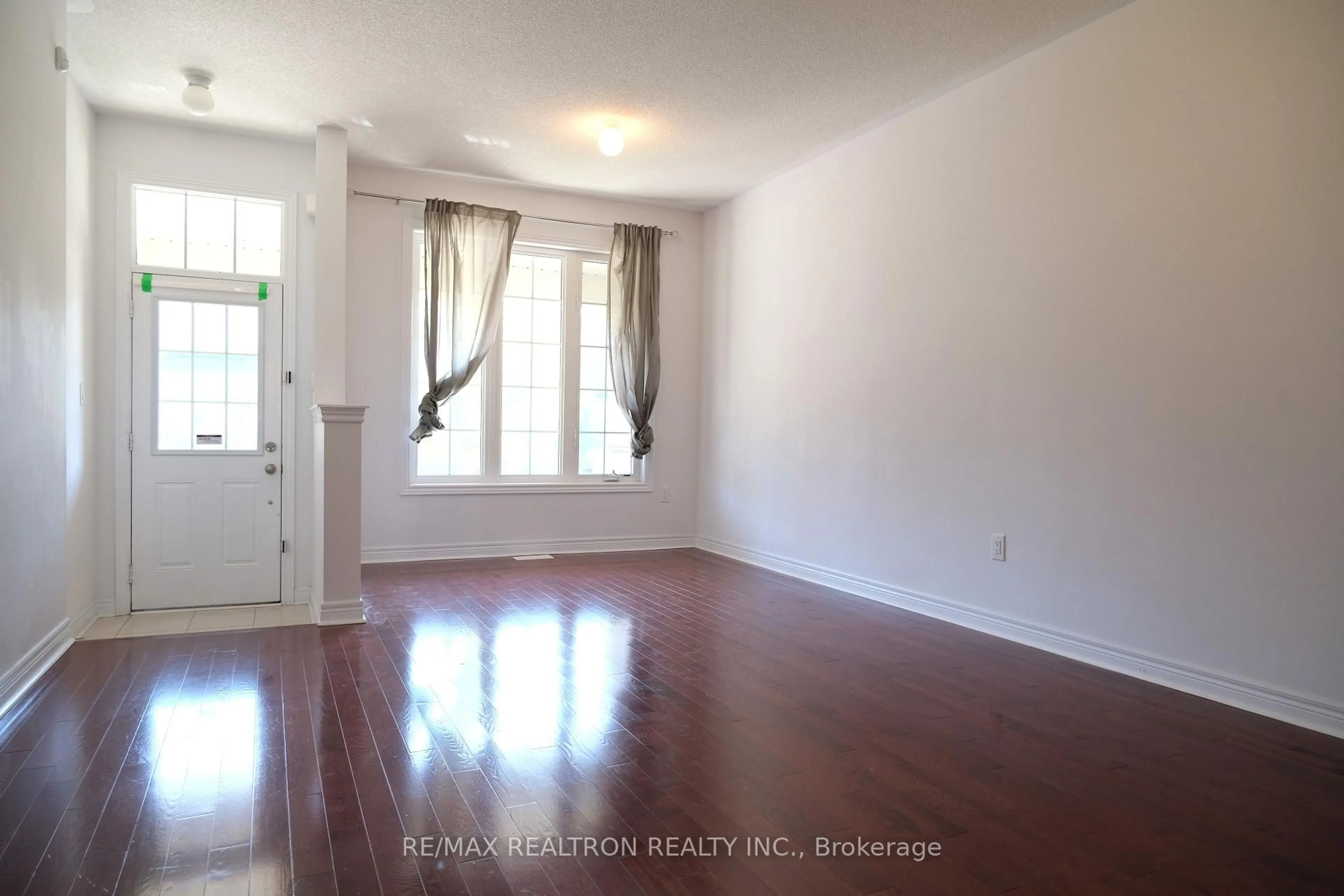 A pic of a room for 8 James Glover Dr, Markham Ontario L6C 0W1