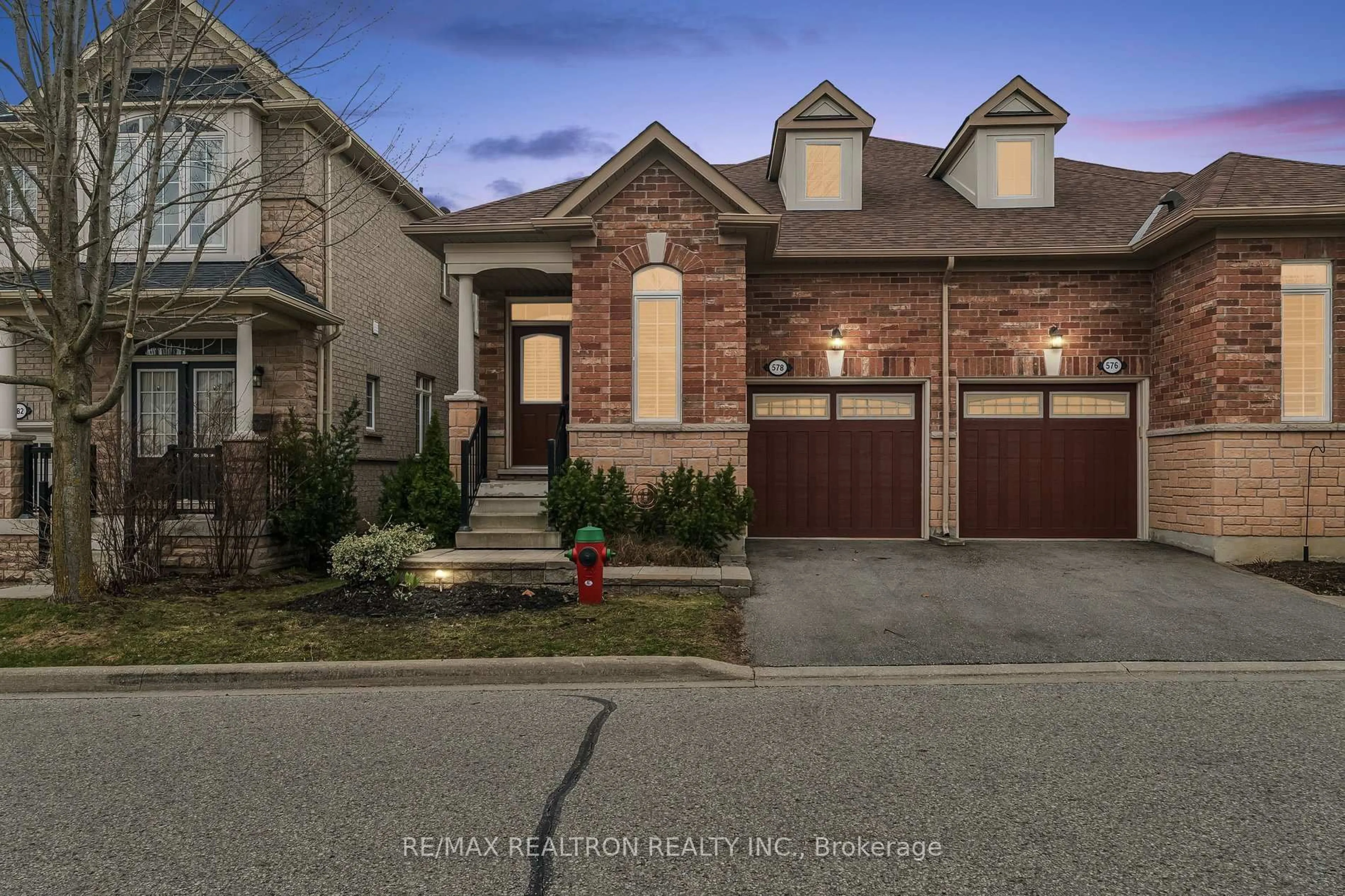 Home with brick exterior material, street for 578 Tapestry Lane #14, Newmarket Ontario L3X 3C9