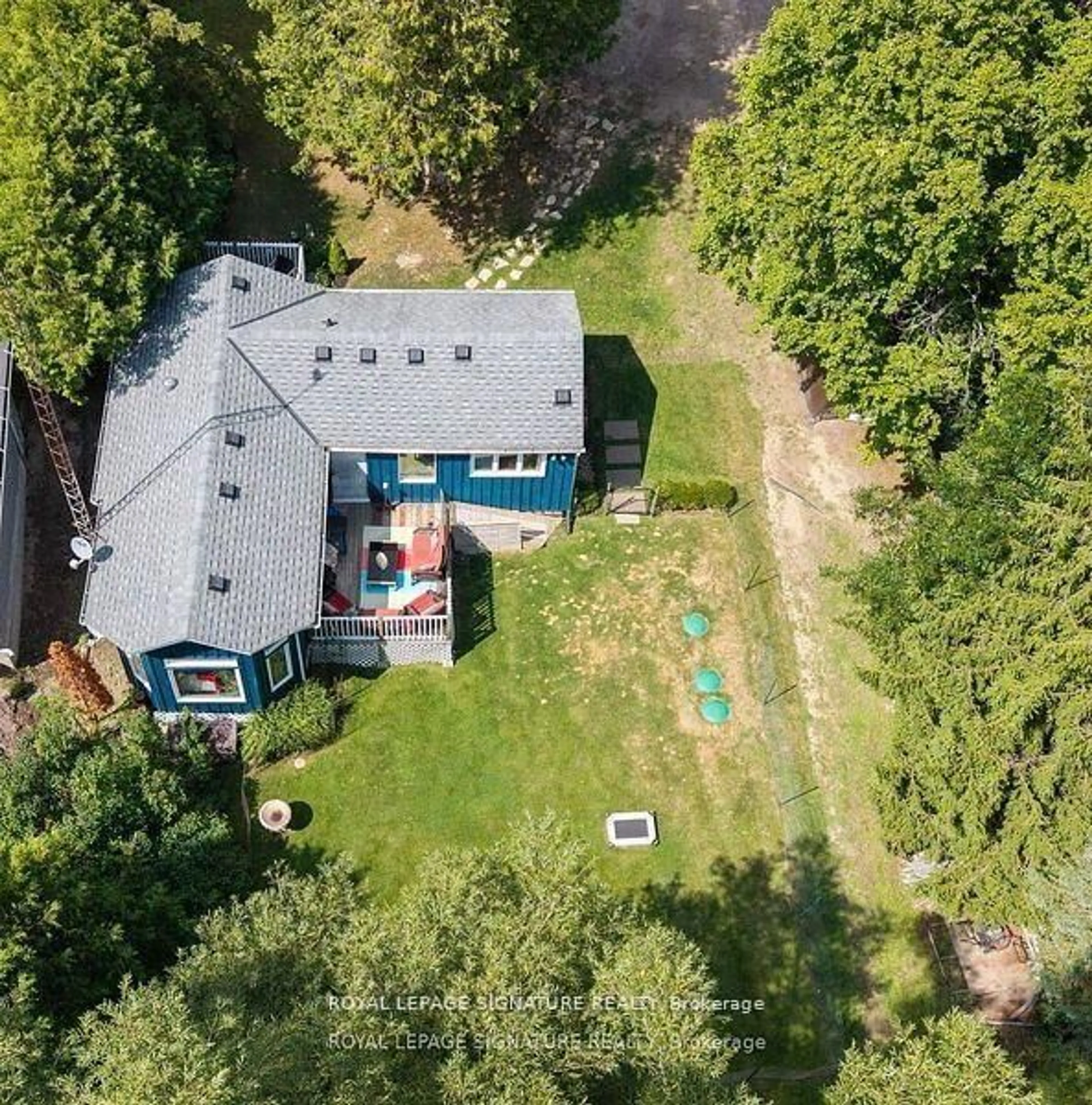 A pic from outside/outdoor area/front of a property/back of a property/a pic from drone, unknown for 17 Mustard St, Uxbridge Ontario L9P 1R2