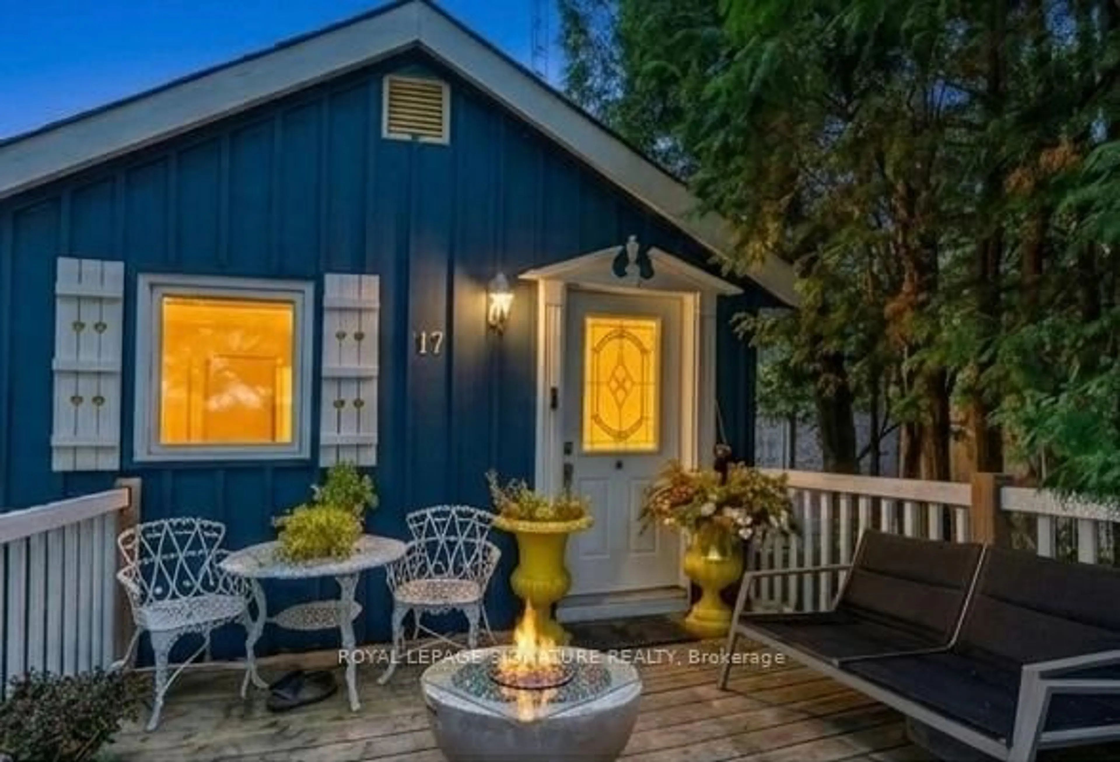 Patio, street for 17 Mustard St, Uxbridge Ontario L9P 1R2