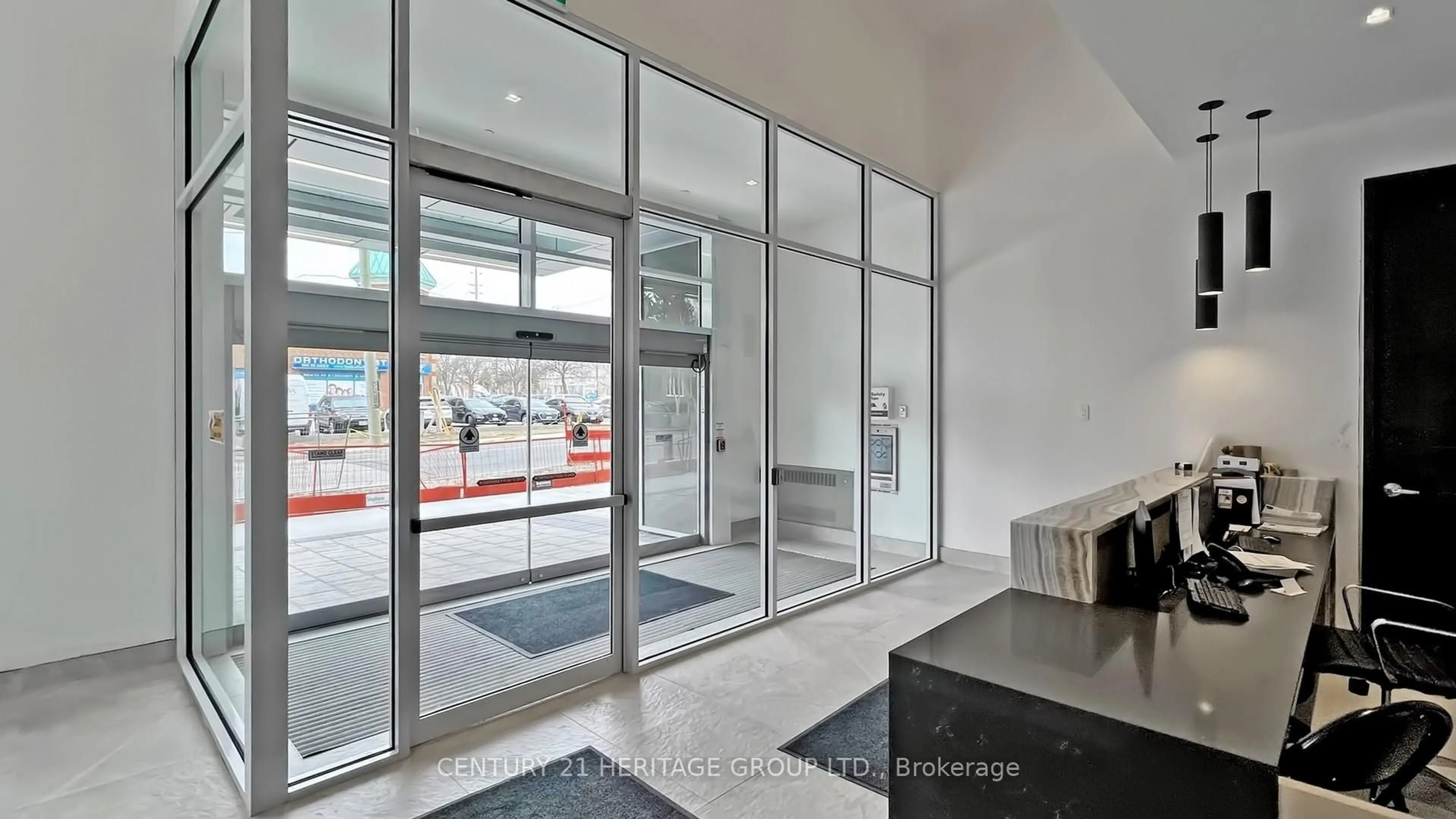 Indoor foyer for 8888 Yonge St #1205, Richmond Hill Ontario L4C 6Z1