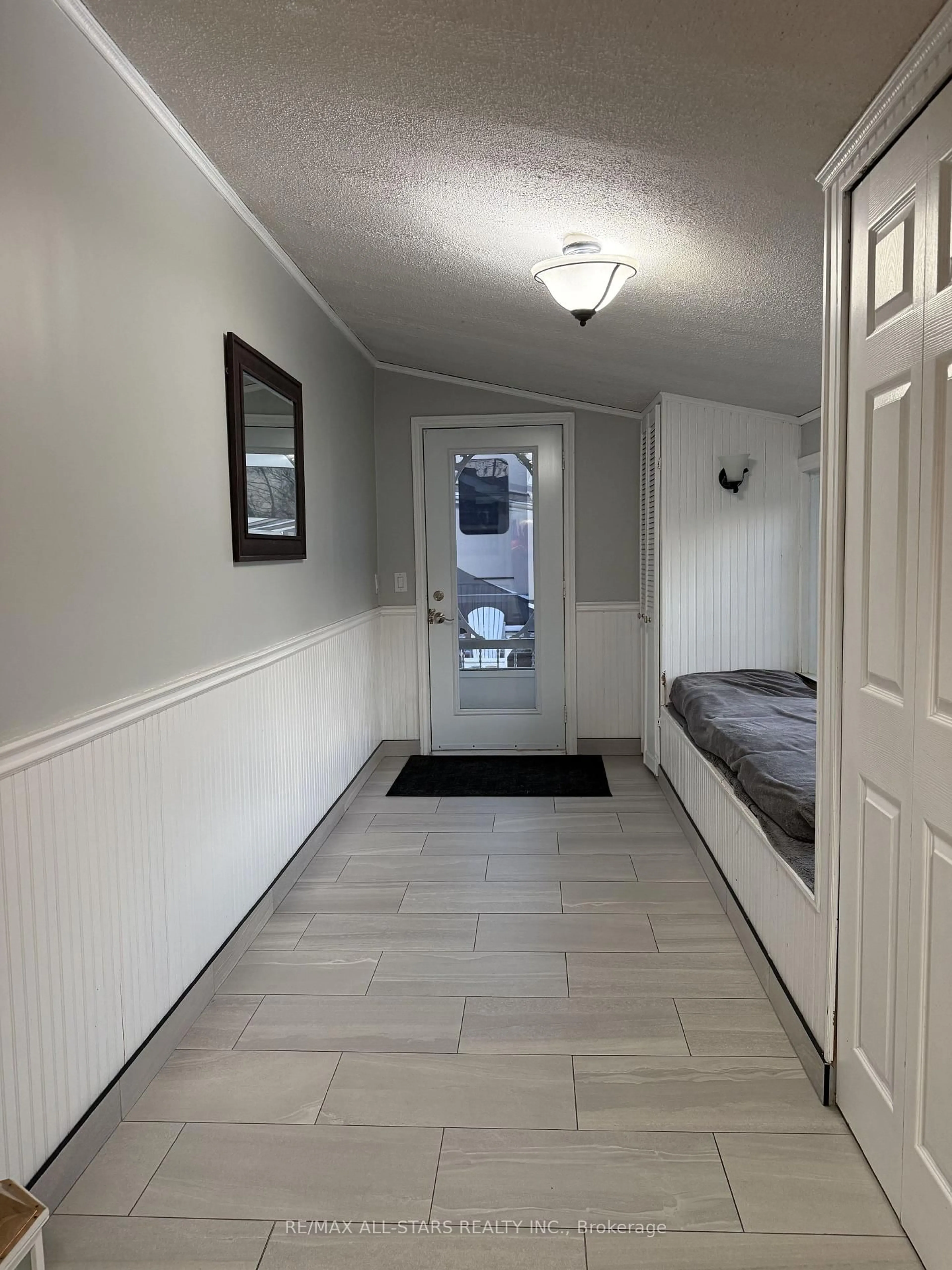 Unknown for 31 O'Dell Lane, Georgina Ontario L0E 1S0