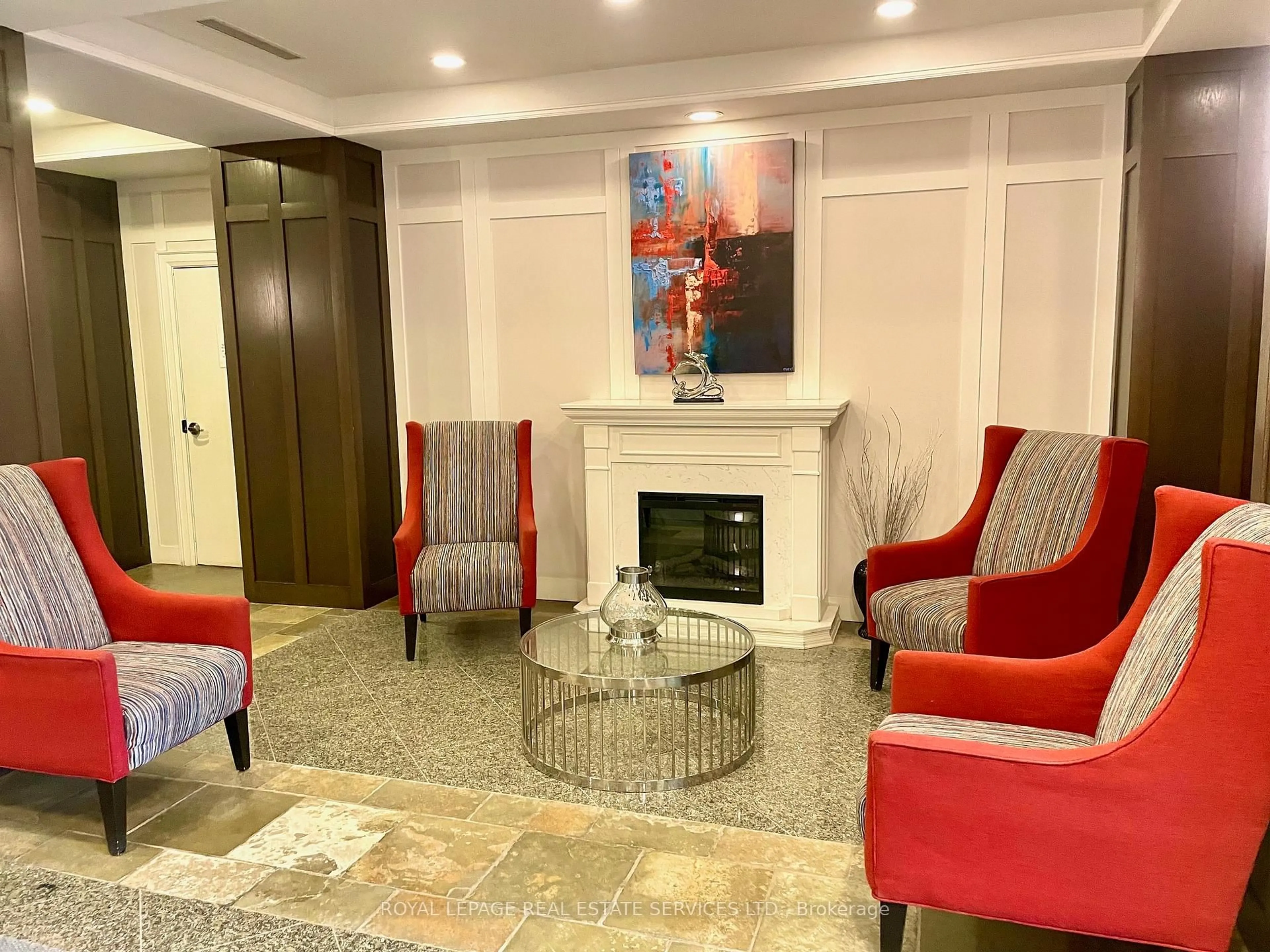 Lobby for 29 Northern Heights Dr #203, Richmond Hill Ontario L4B 4L8