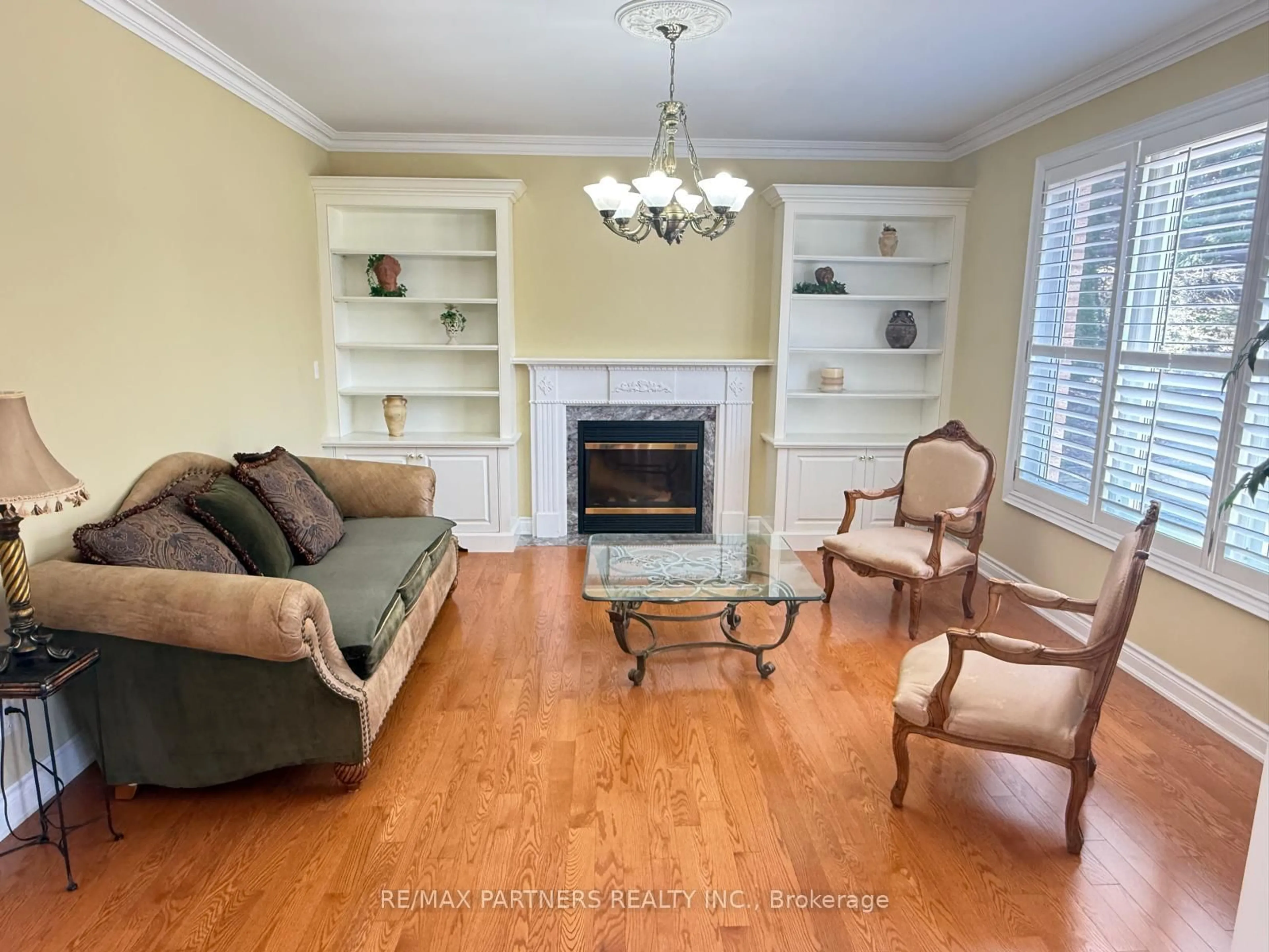 Living room with furniture, wood/laminate floor for 96 Bradgate Dr, Markham Ontario L3T 7M3